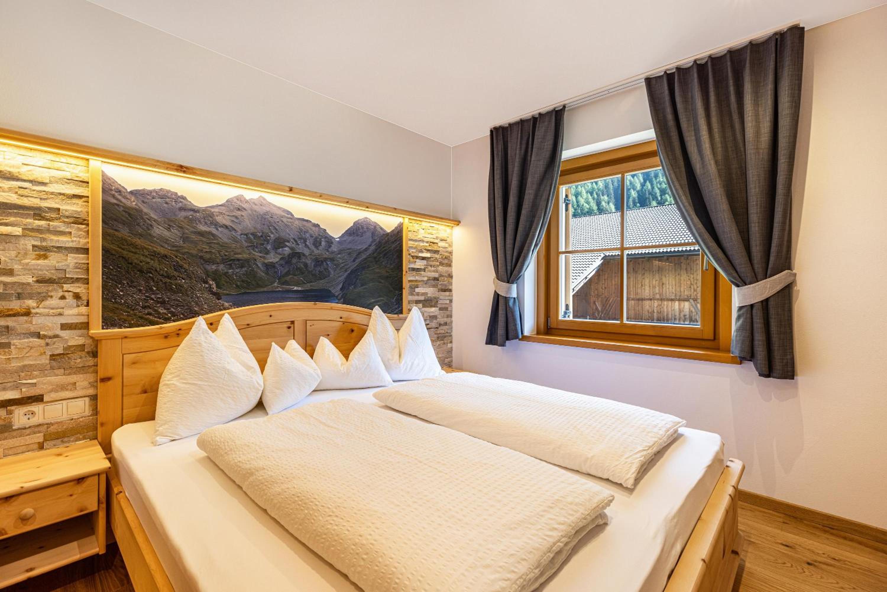Two-Bedroom Deluxe Apartment with Garden View photo 1