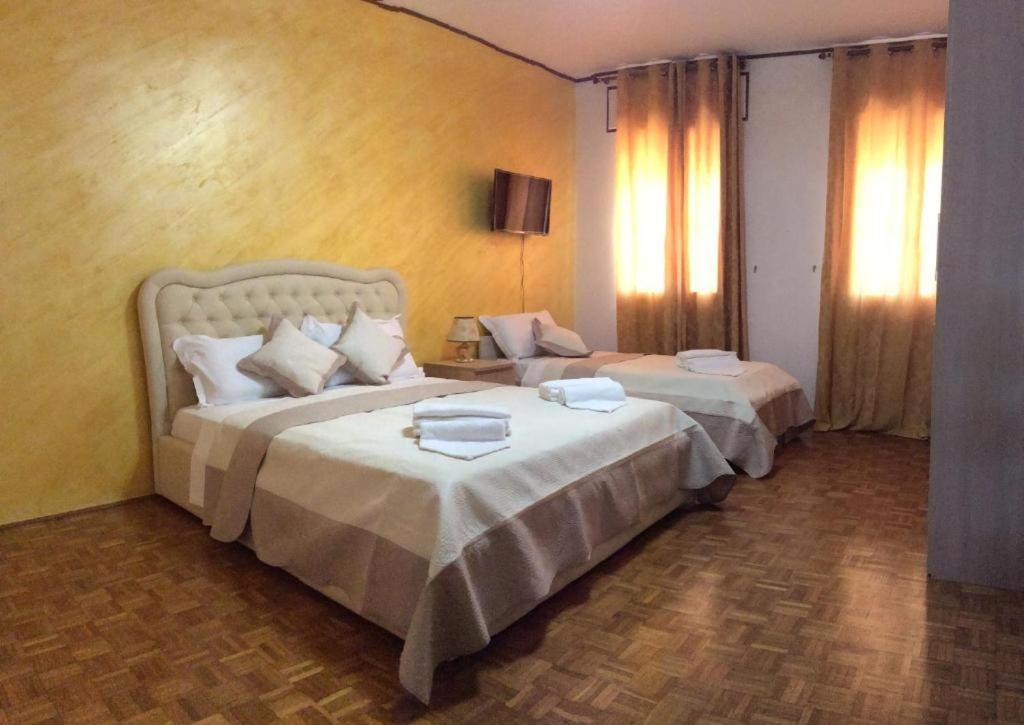 Triple Room With Shared Bathroom
