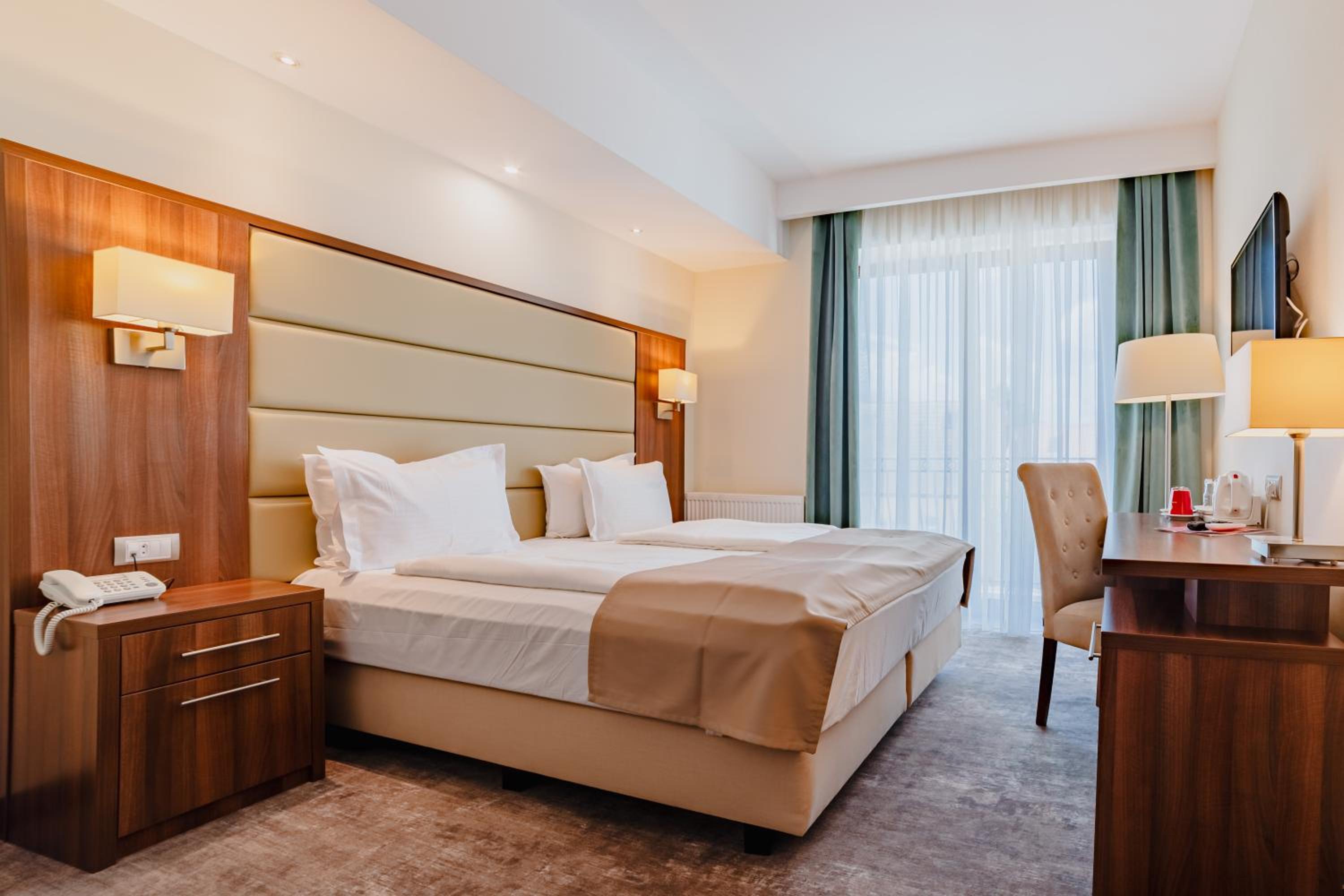 Standard Double or Twin Room - Photo 13