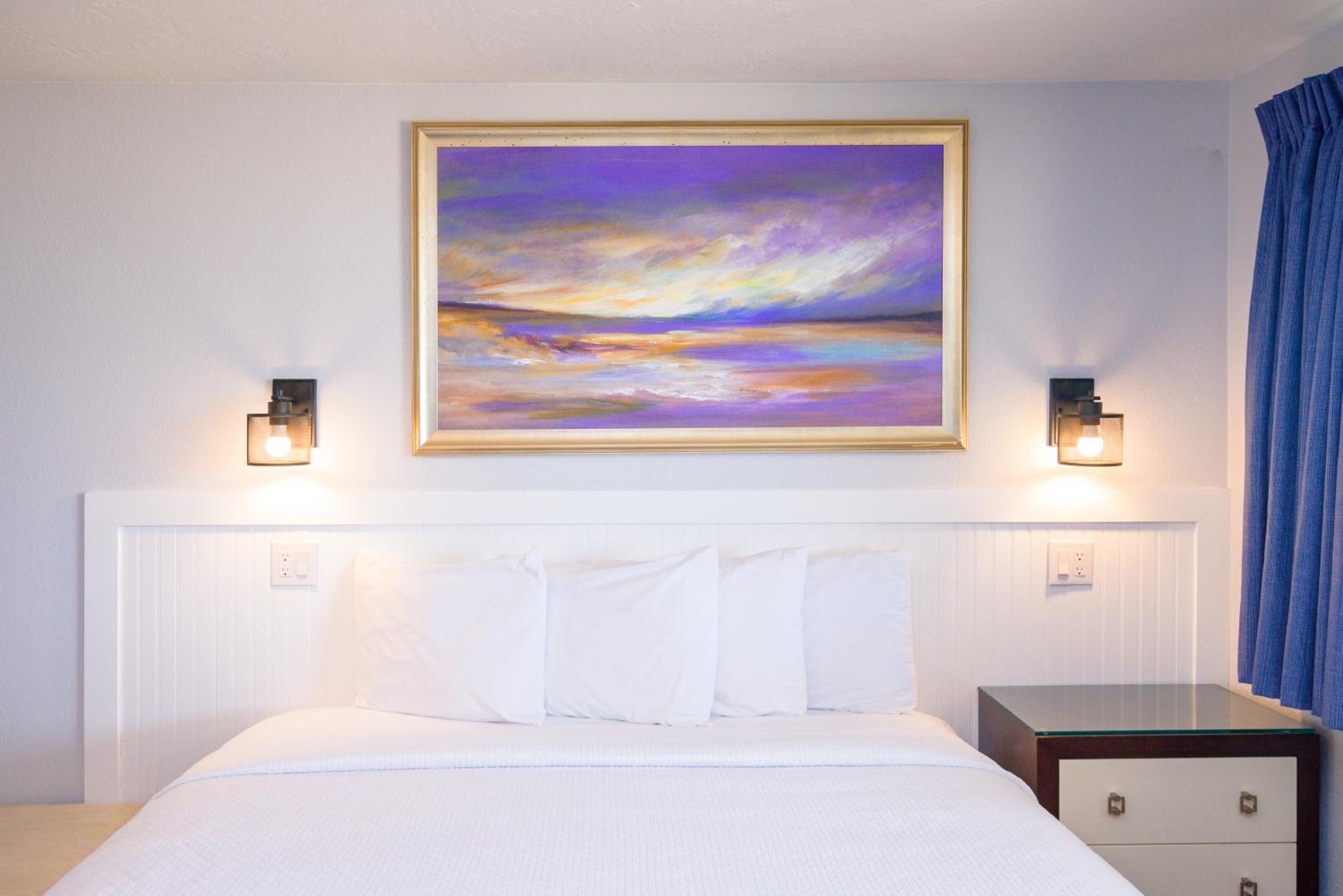 1st Floor: Oceanfront efficiency with 1 king bed