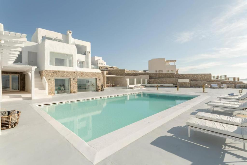 Six-Bedroom Villa  photo 2