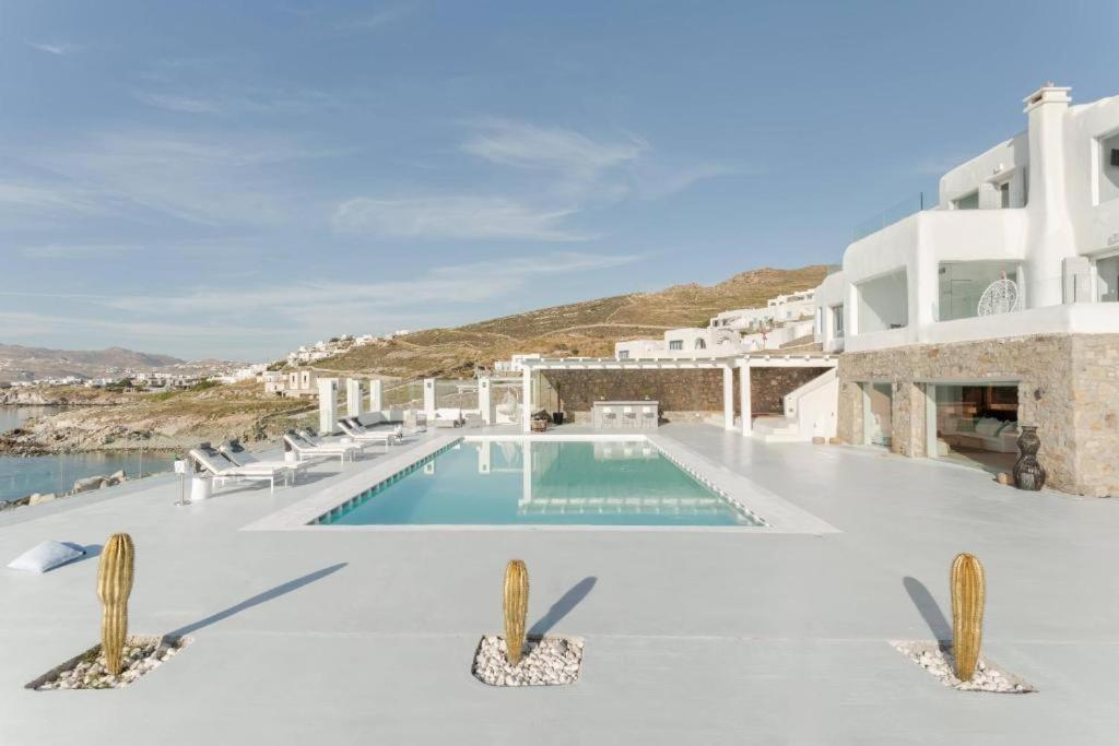 Six-Bedroom Villa  photo 3