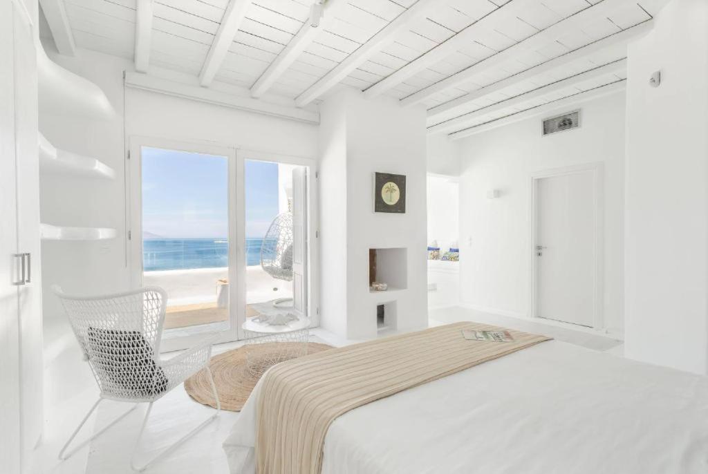 Six-Bedroom Villa  photo 1