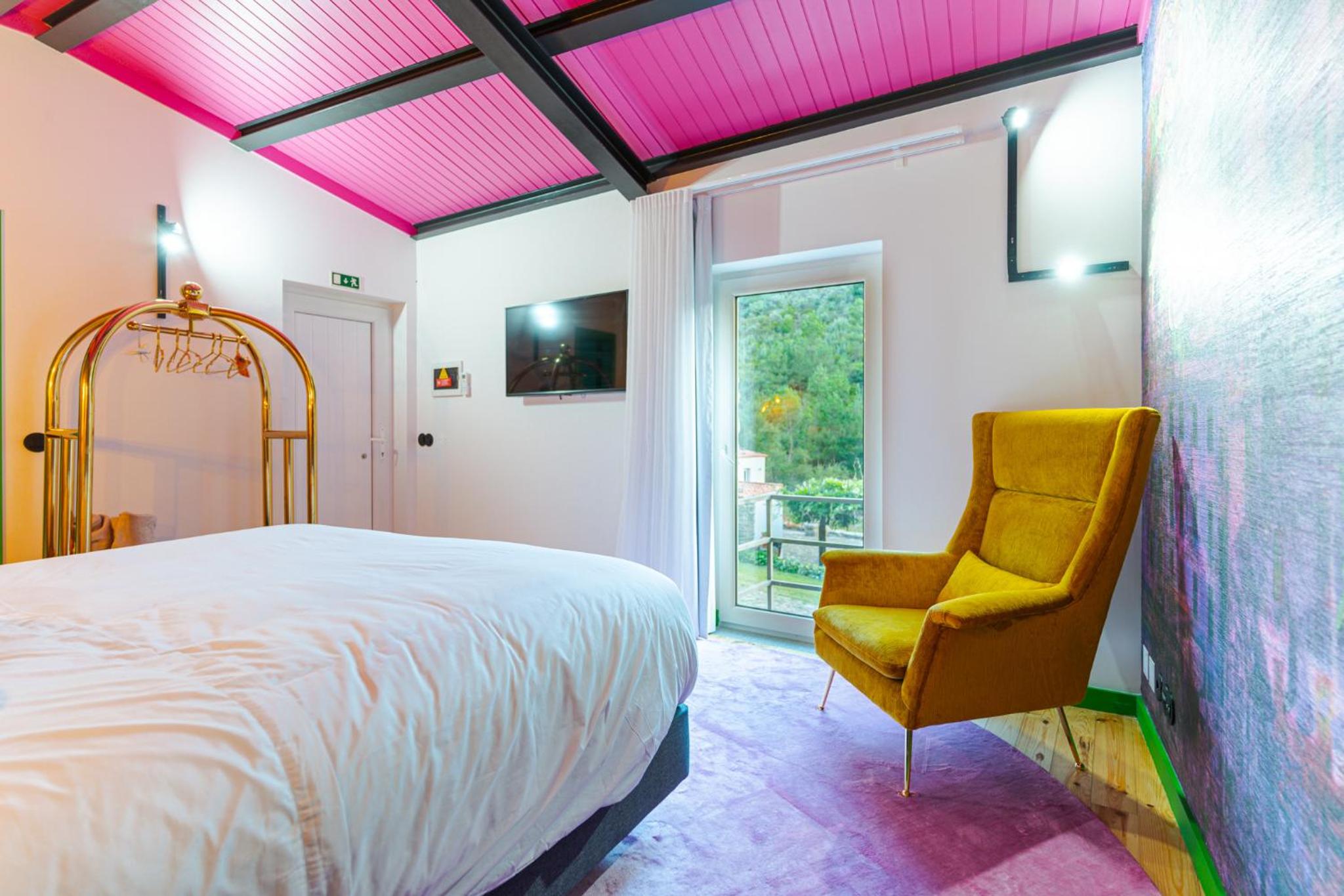 Deluxe Double or Twin Room with Mountain View - Photo 7