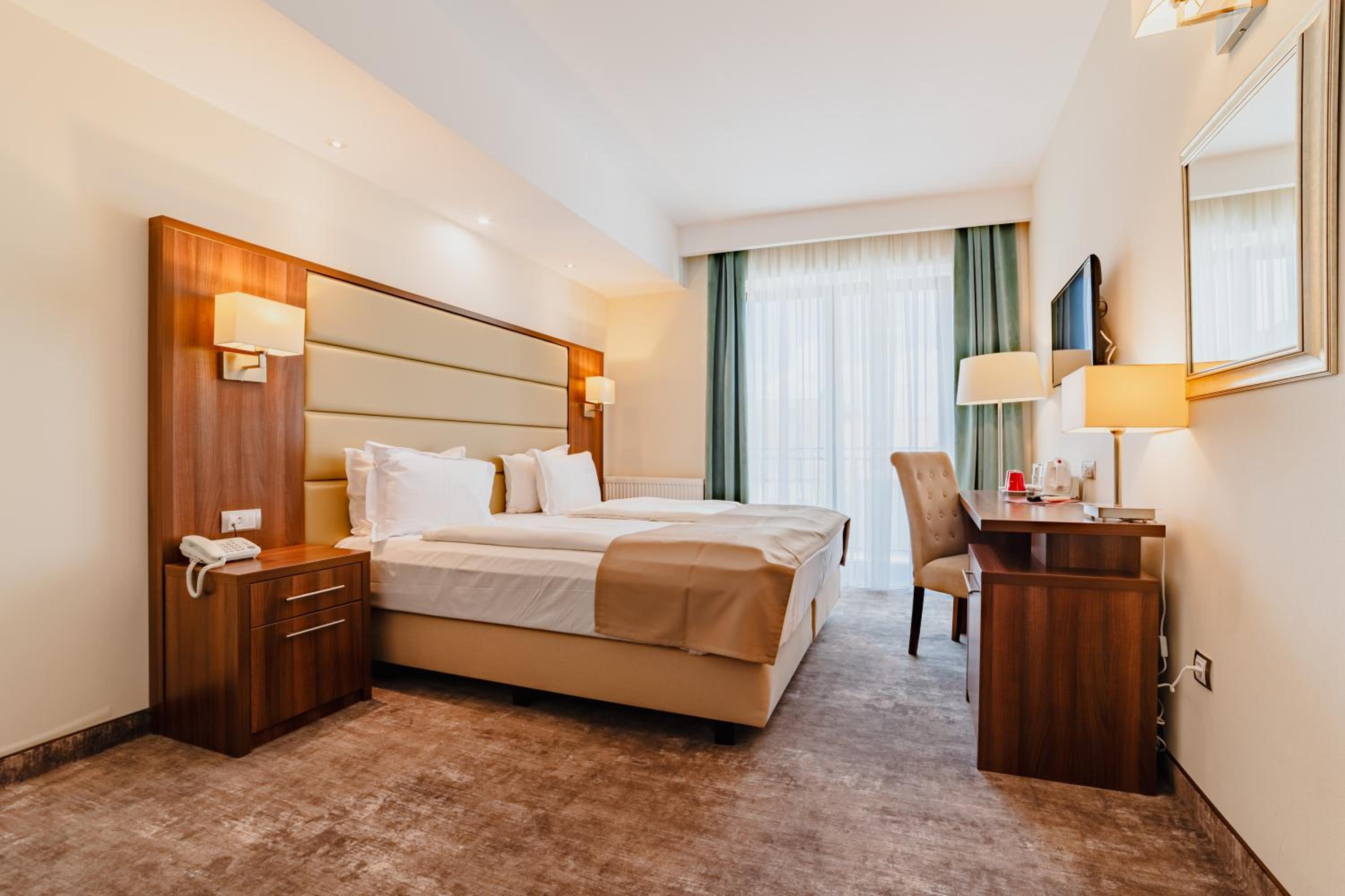 Standard Double or Twin Room - Photo 12