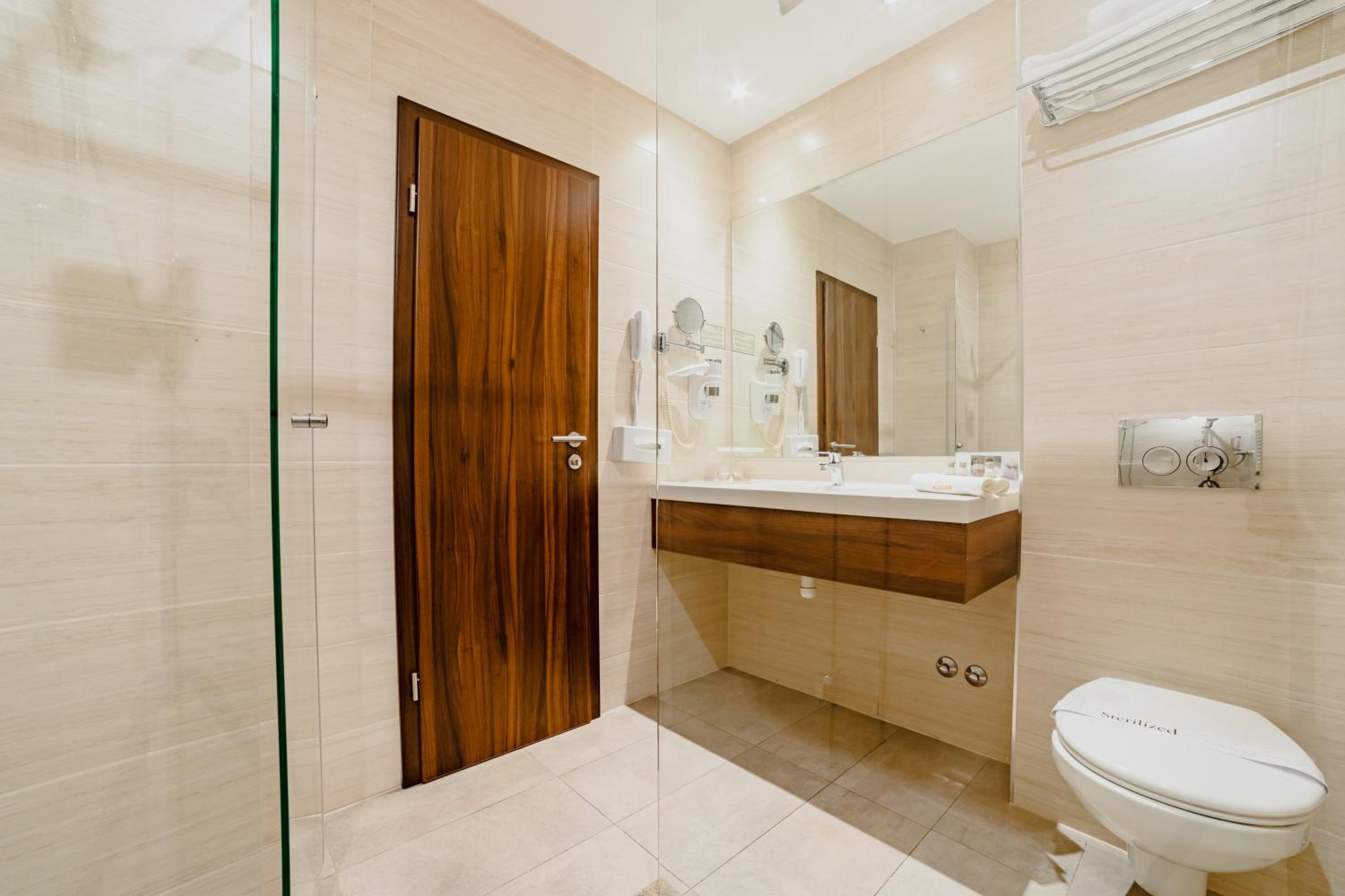 Standard Double or Twin Room - Photo 15