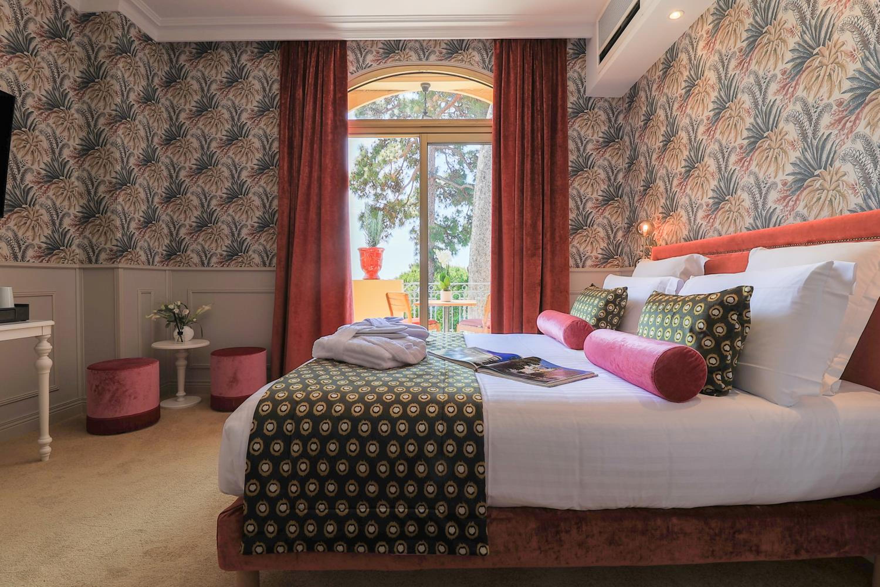 Double Room with Garden View - Photo 9