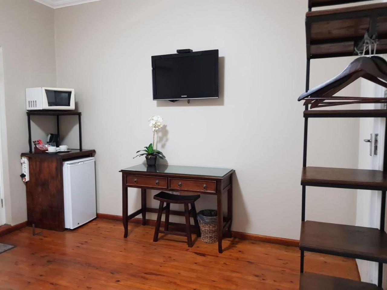 Standard Double or Twin Room photo 2