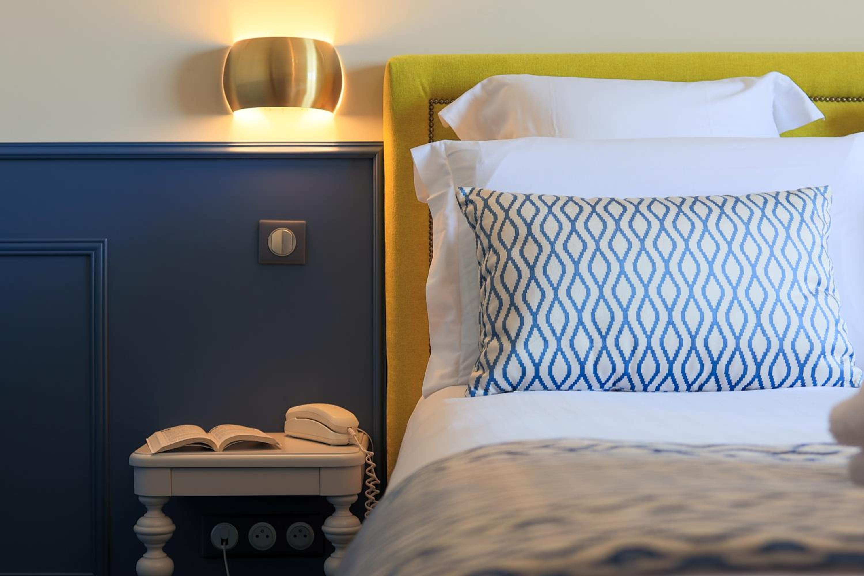 Classic Double Room with Sea View - Photo 12