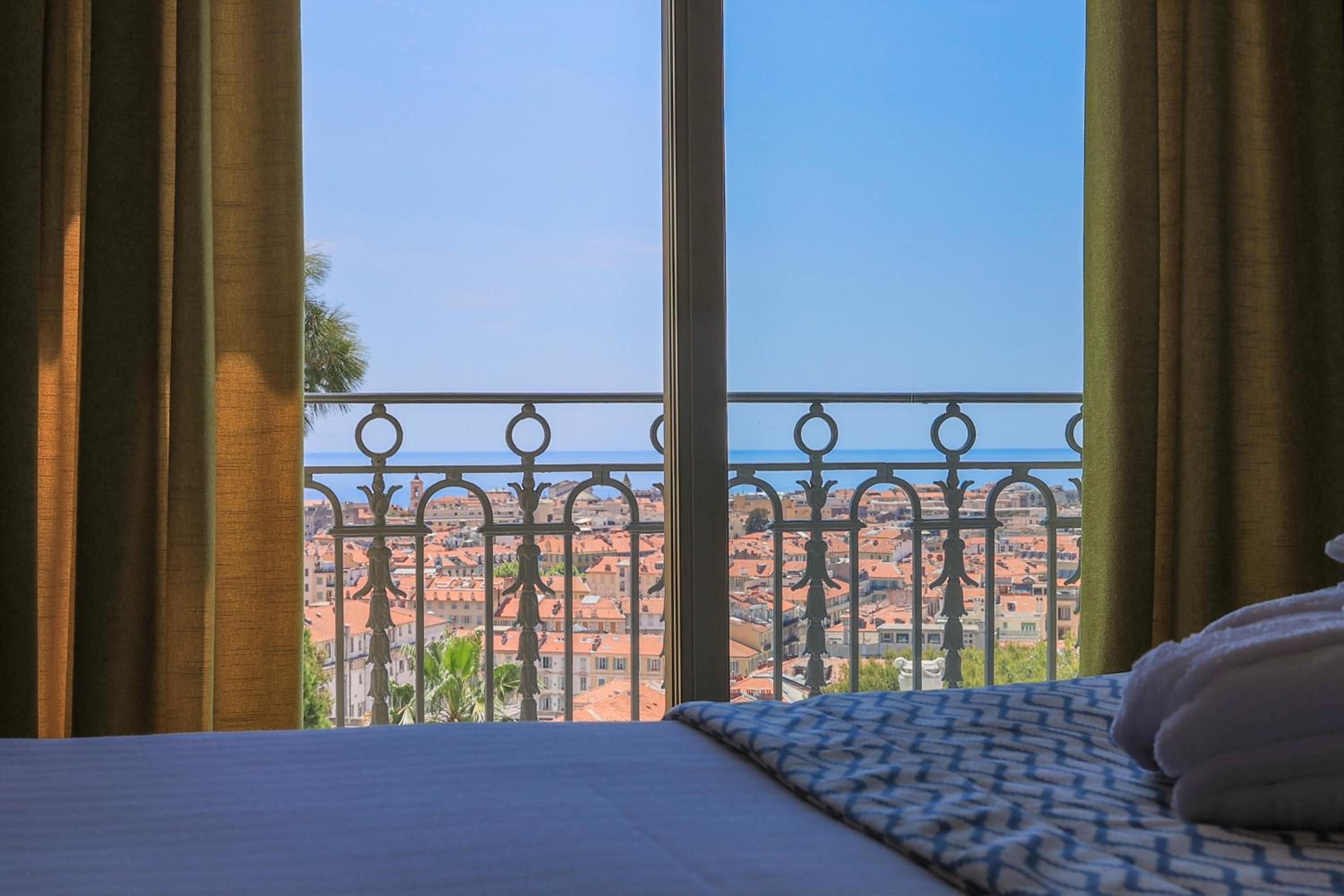 Classic Double Room with Sea View - Photo 10