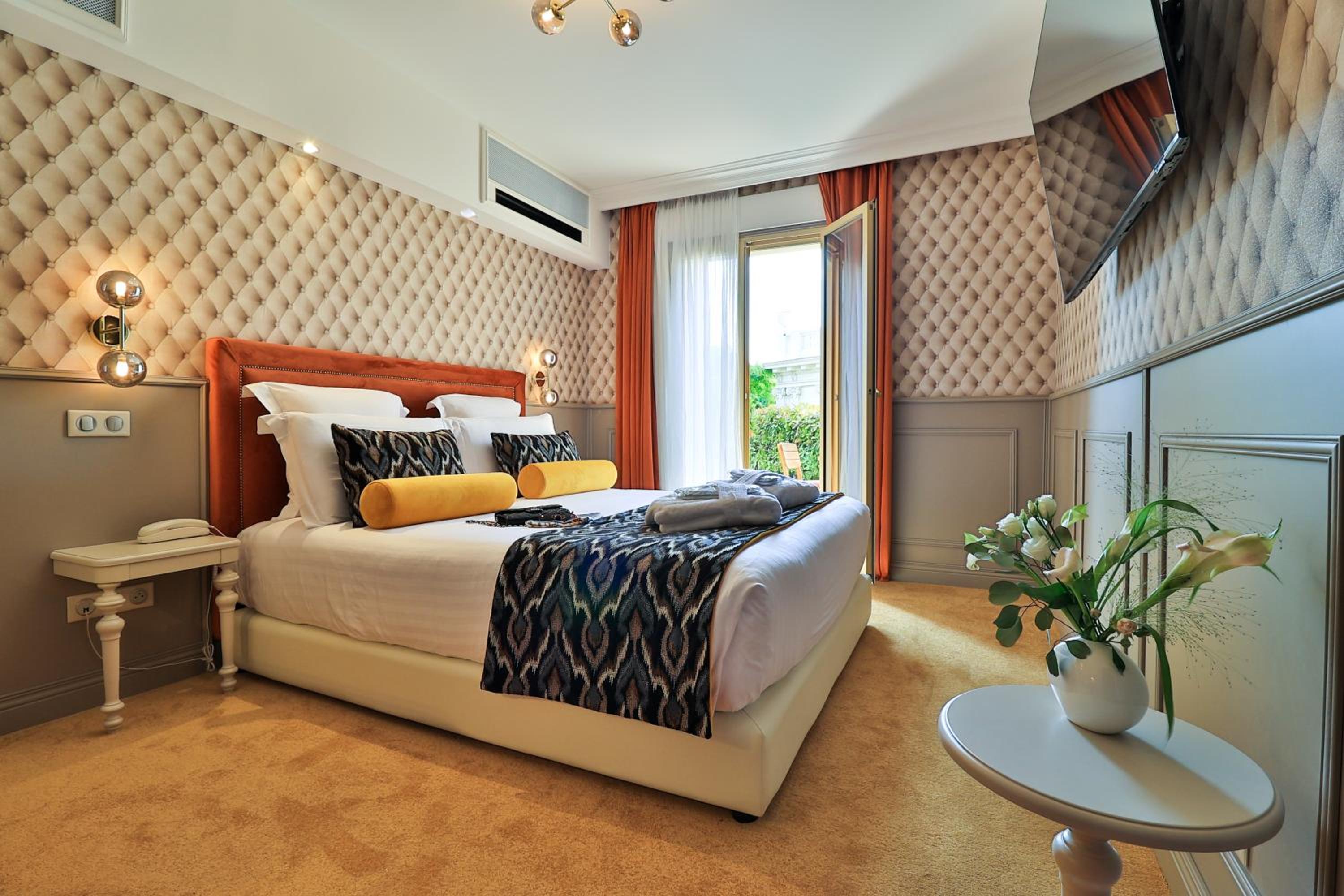 Double Room with Garden View - Photo 11