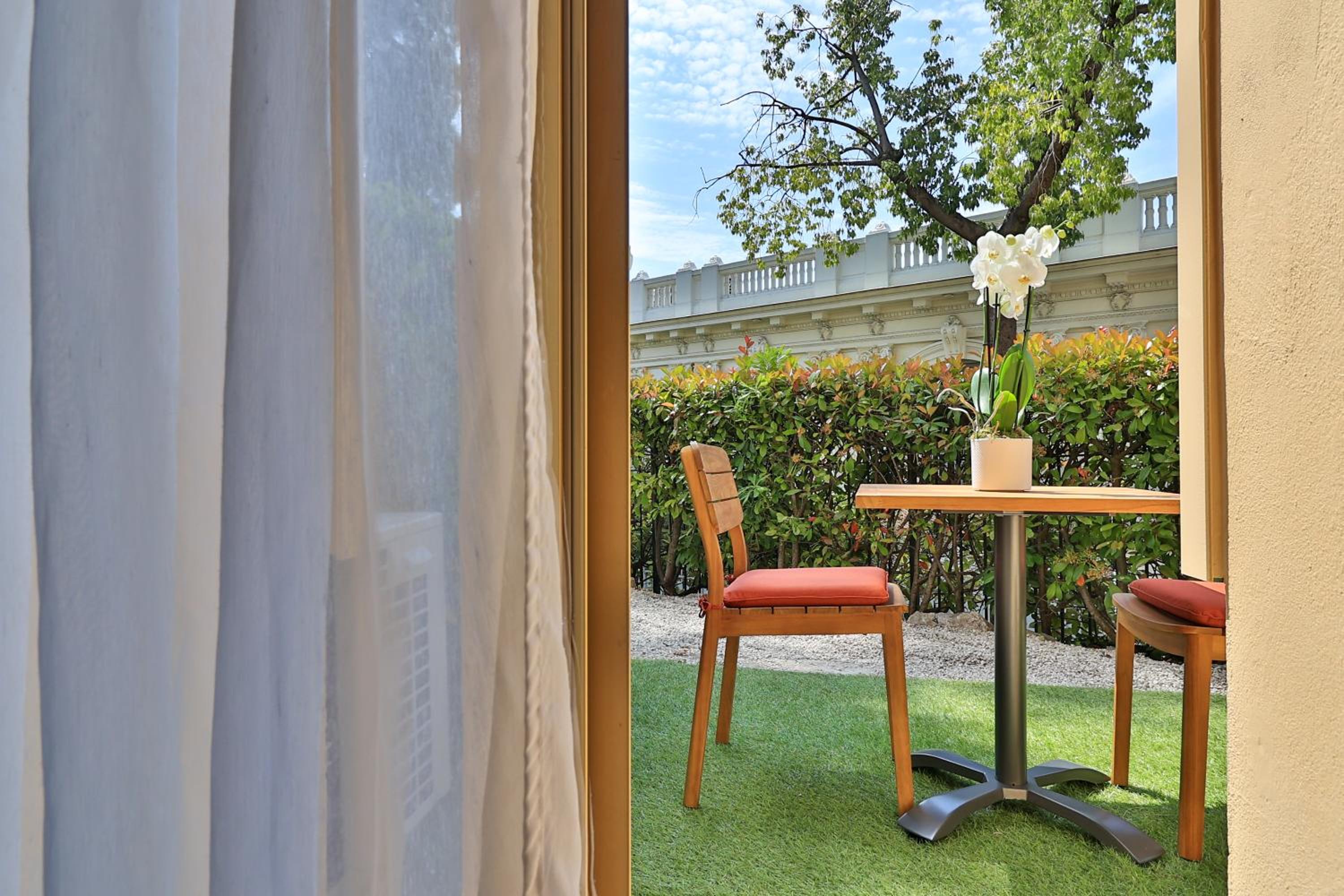 Double Room with Garden View - Photo 8