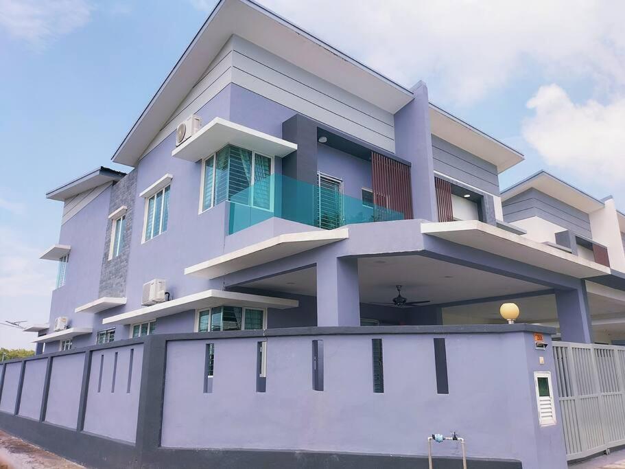 Four-Bedroom House photo 1
