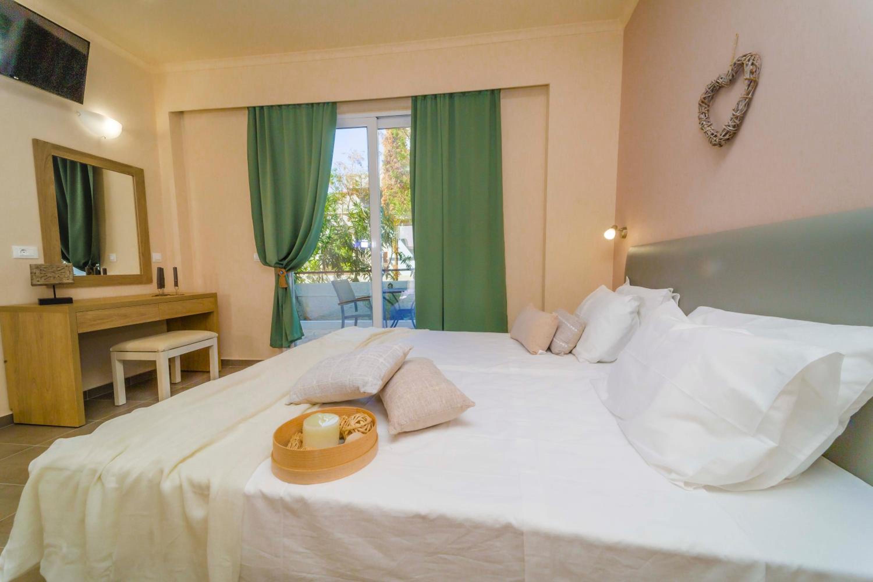 Deluxe Triple Room photo 3