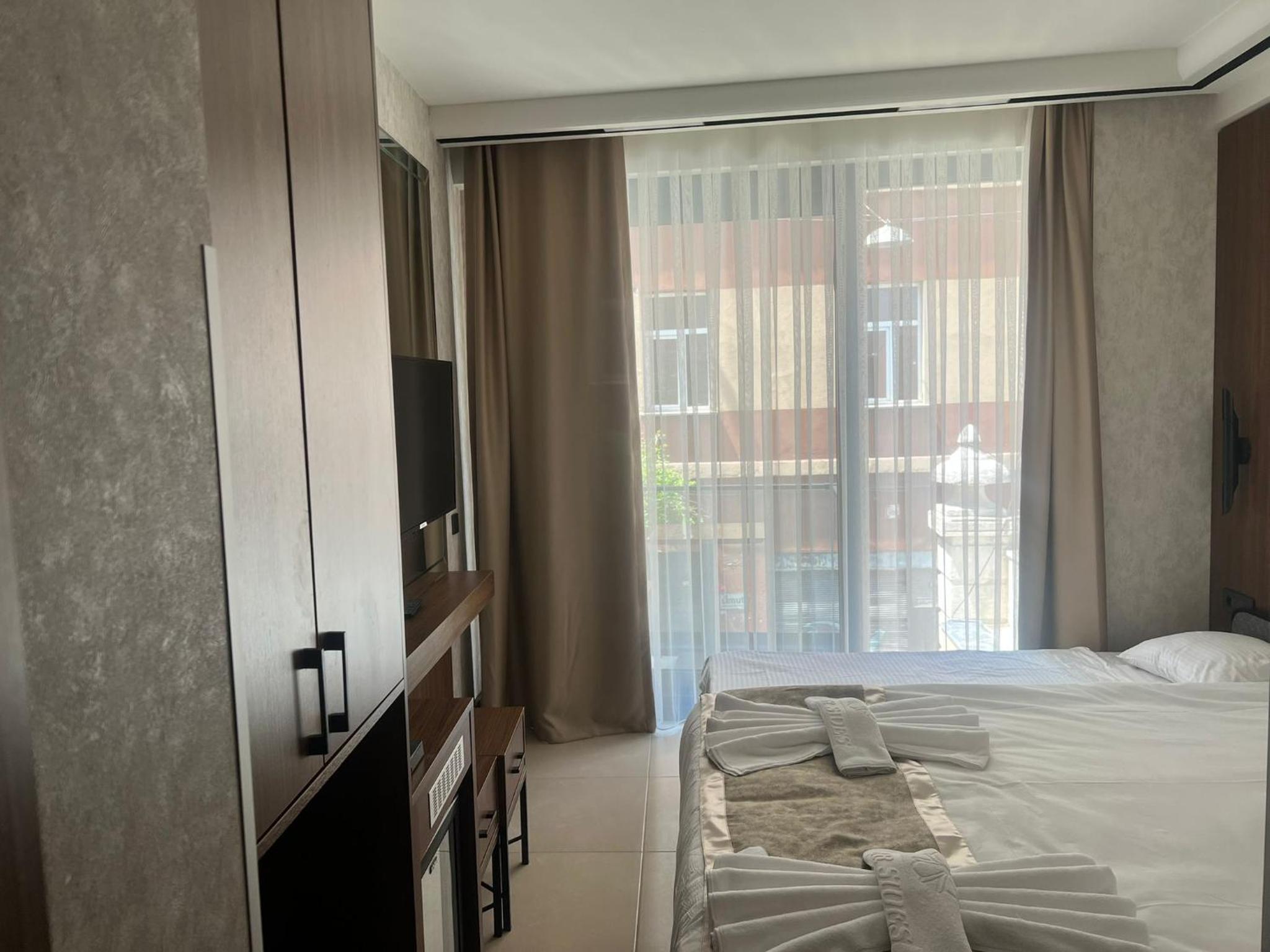 Deluxe Double Room with Balcony photo 2