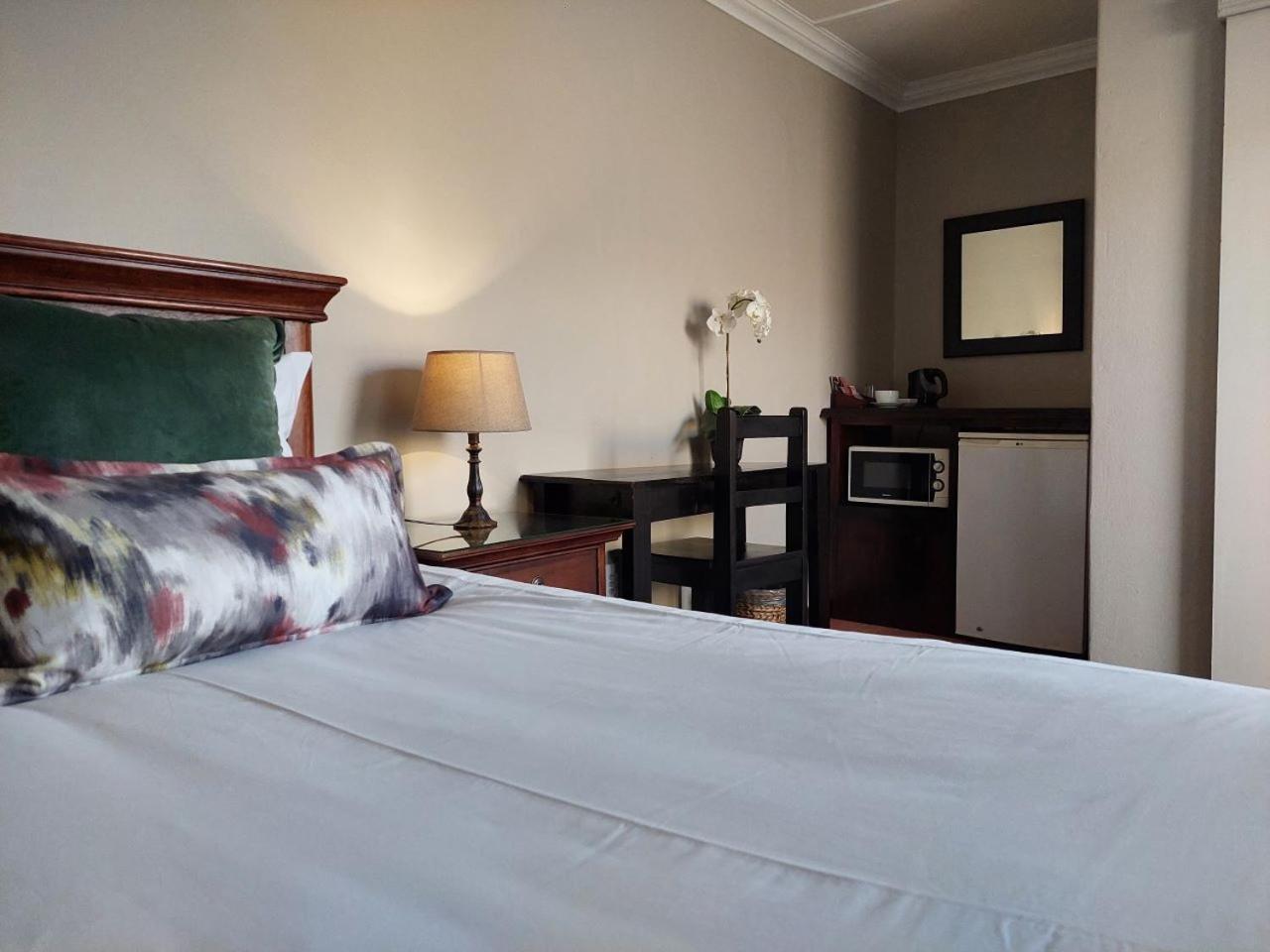 Budget Double Room photo 3