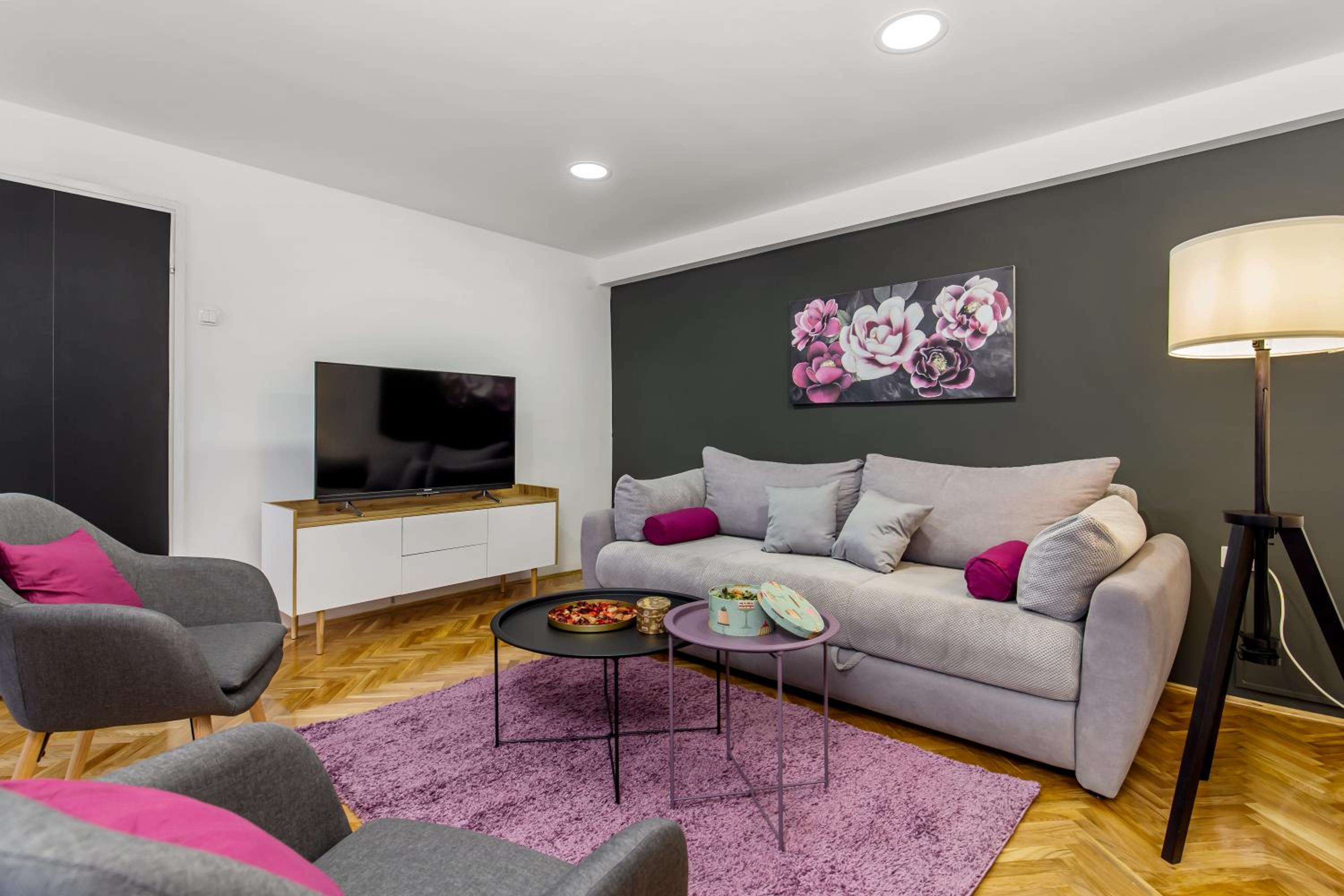 Two-Bedroom Apartment - Photo 2