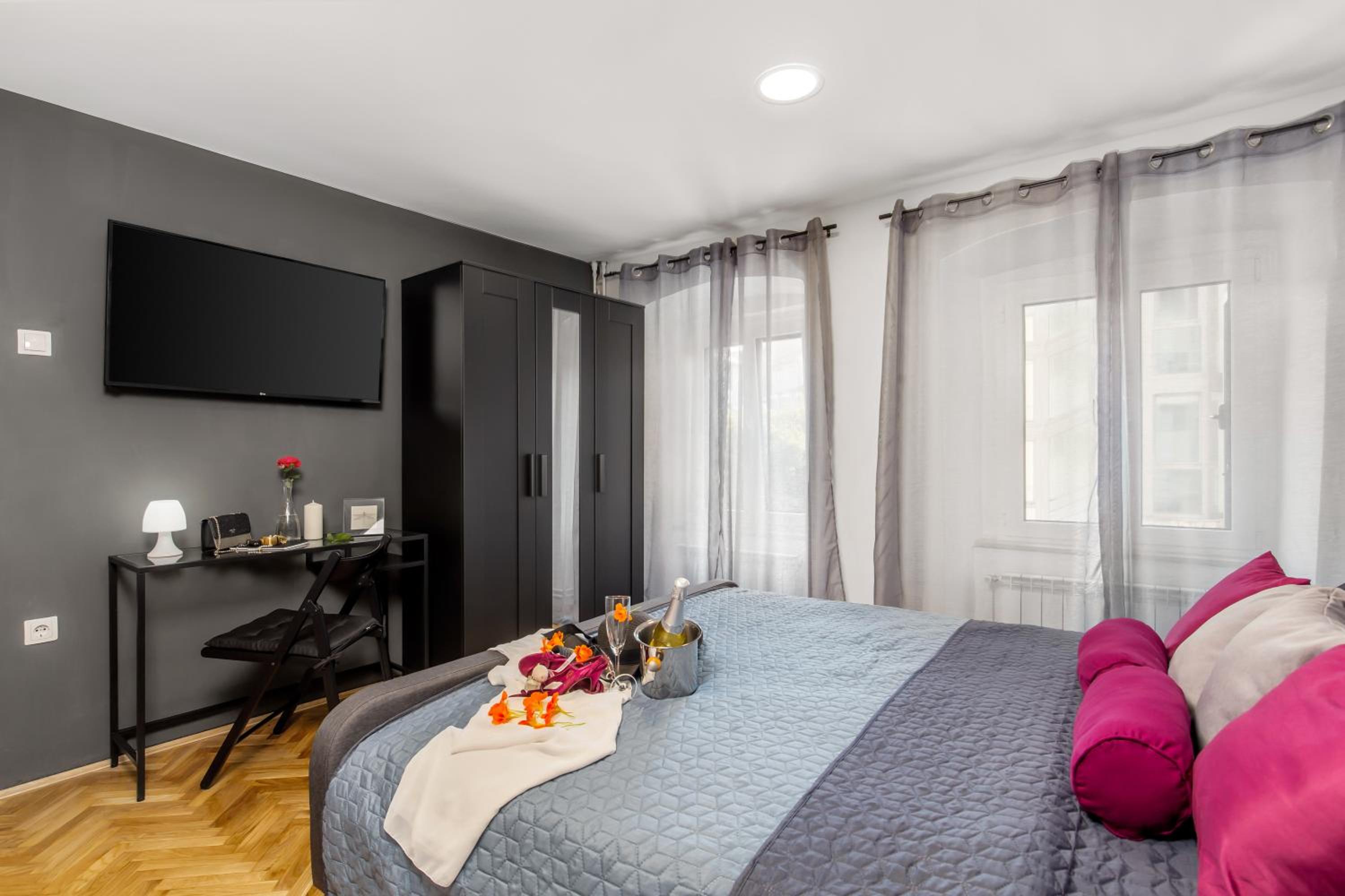 Two-Bedroom Apartment - Photo 21