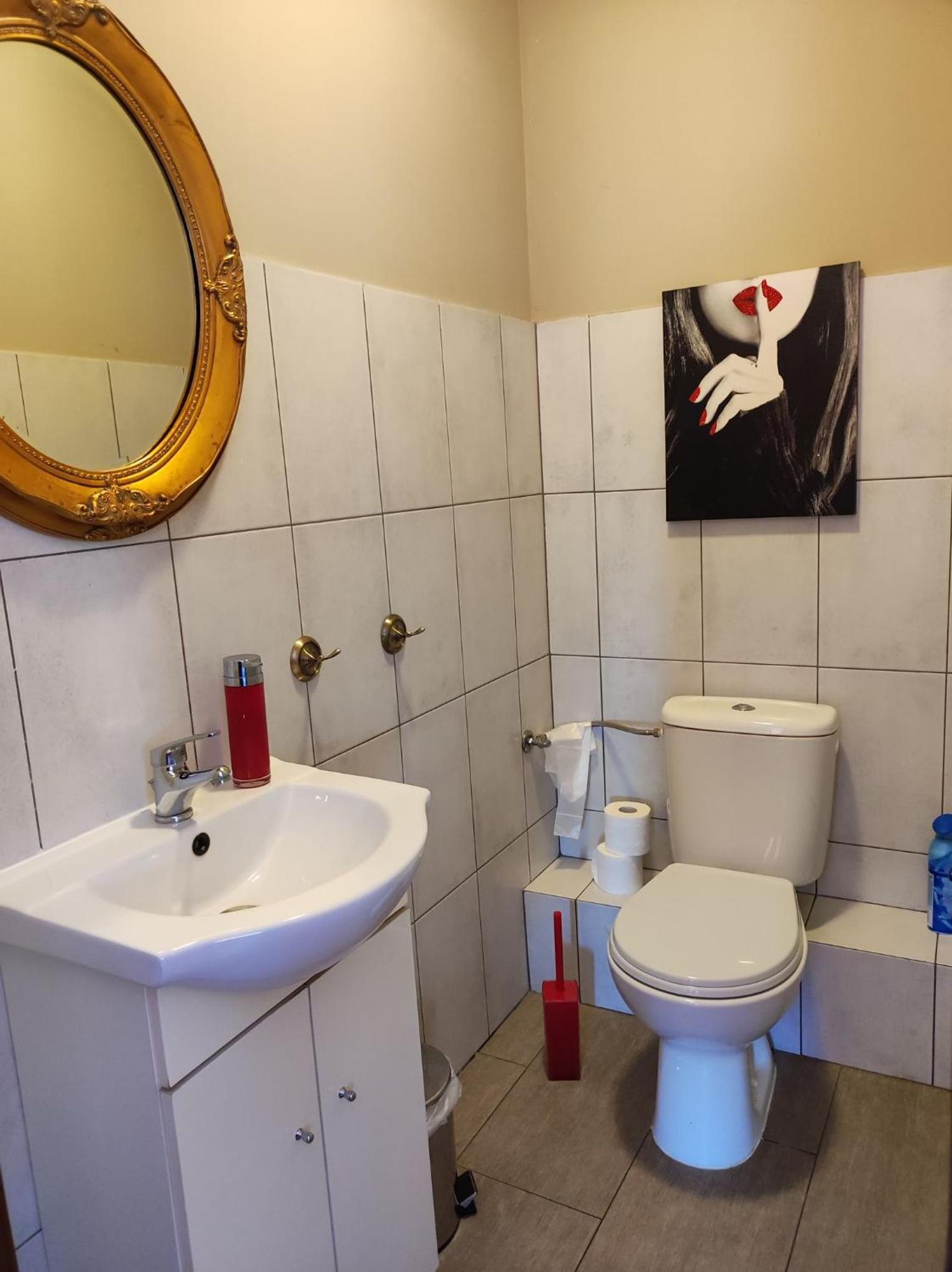 Deluxe Double Room with Bath - Photo 7
