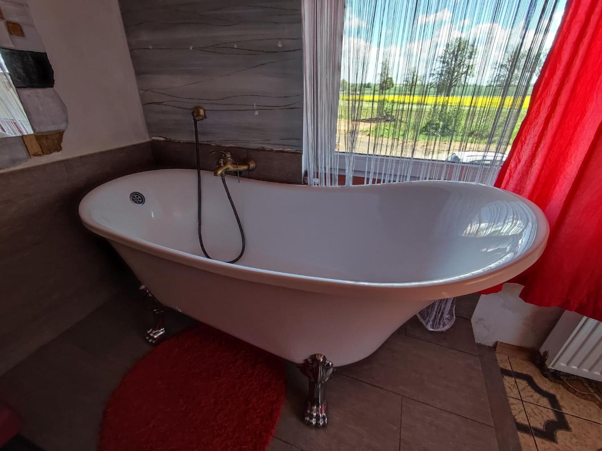 Deluxe Double Room with Bath - Photo 8