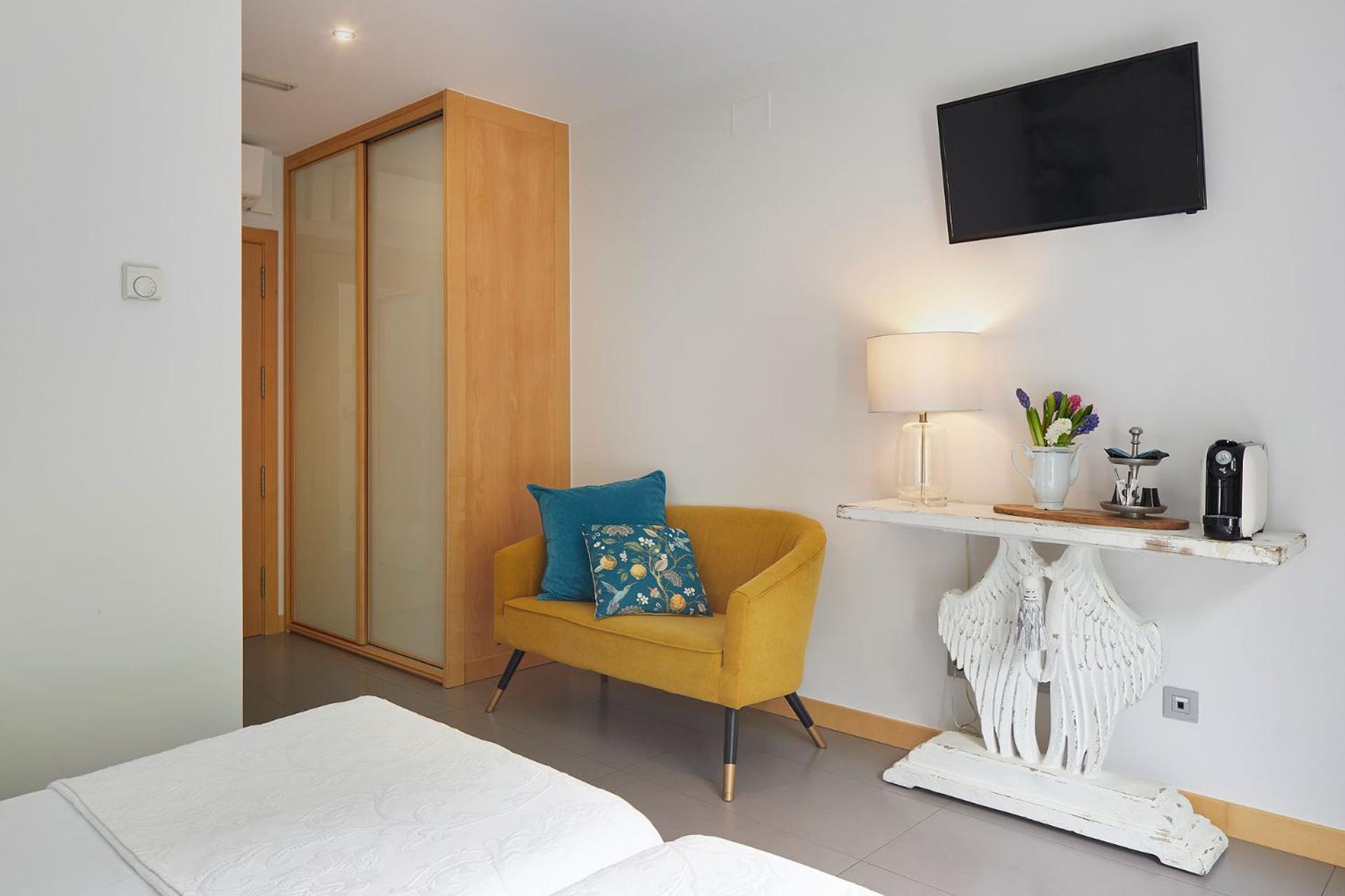 Twin Room - Photo 7