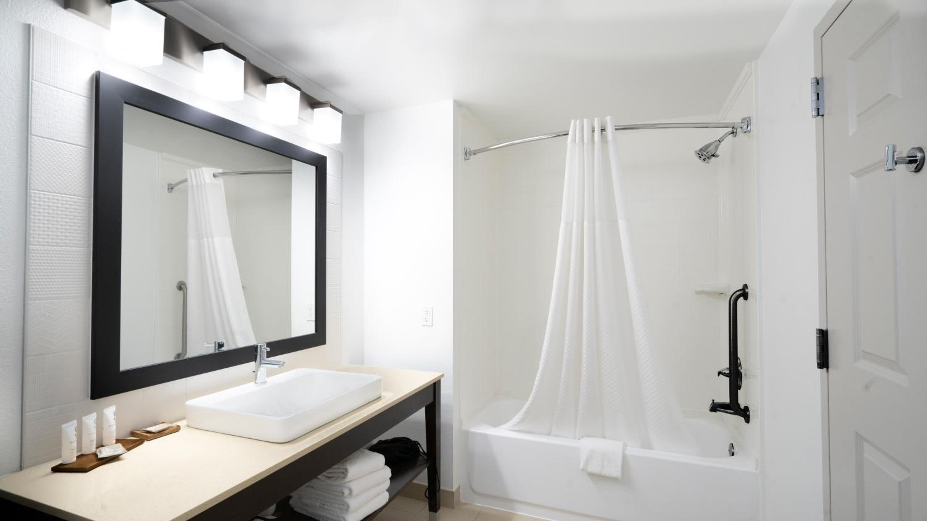 One-Bedroom Suite with Two Queen Beds - Photo 1