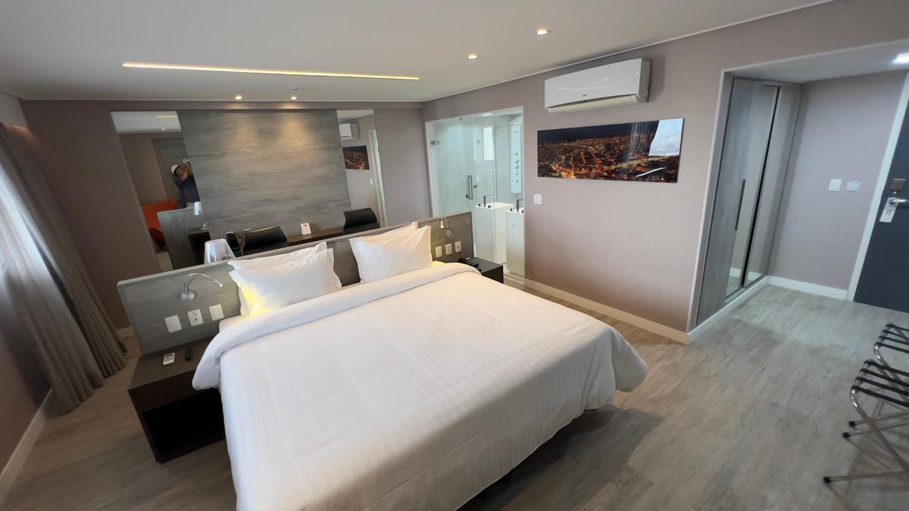 Double Suite - 1 Super King Bed