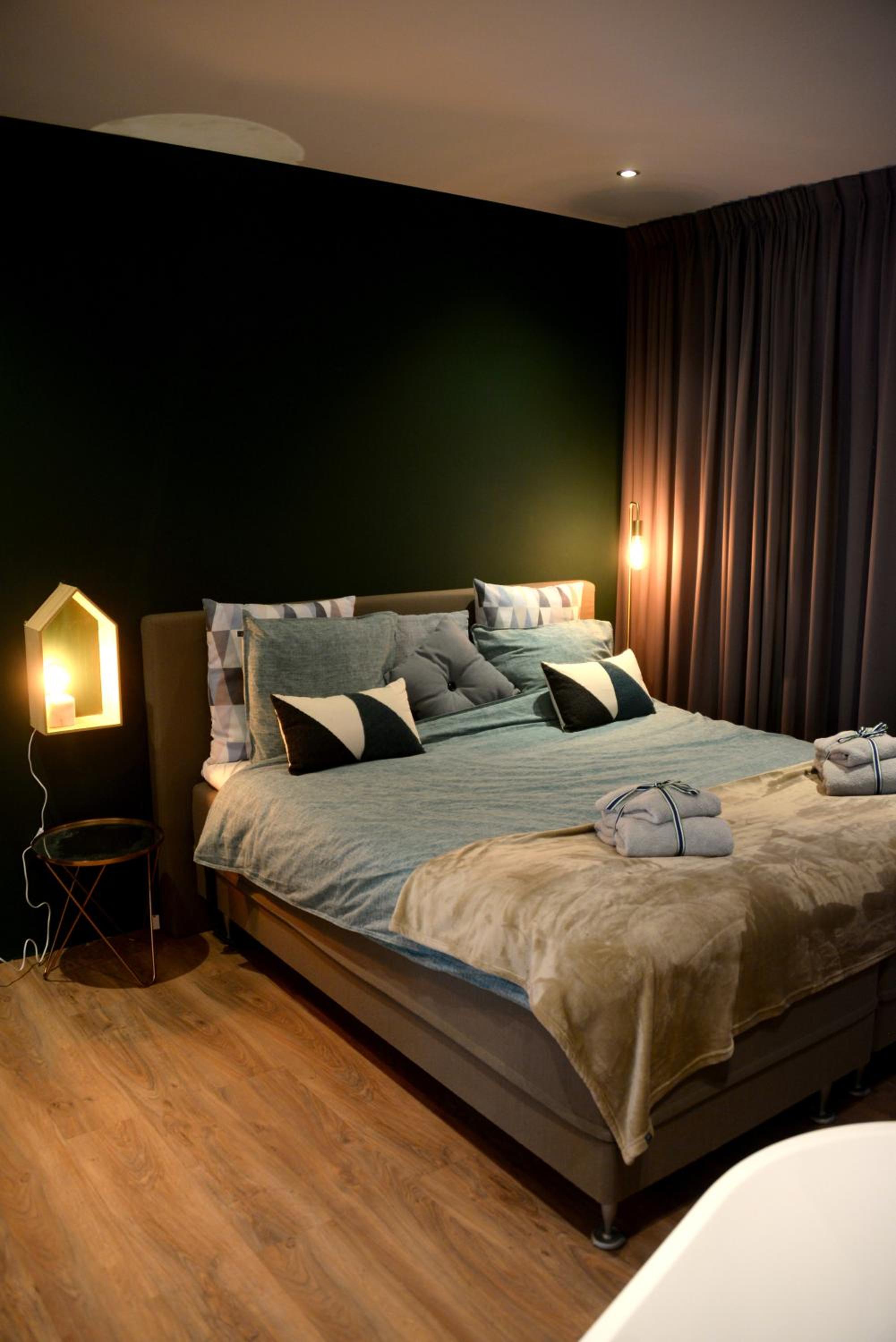Deluxe Double Room with Bath - Photo 3