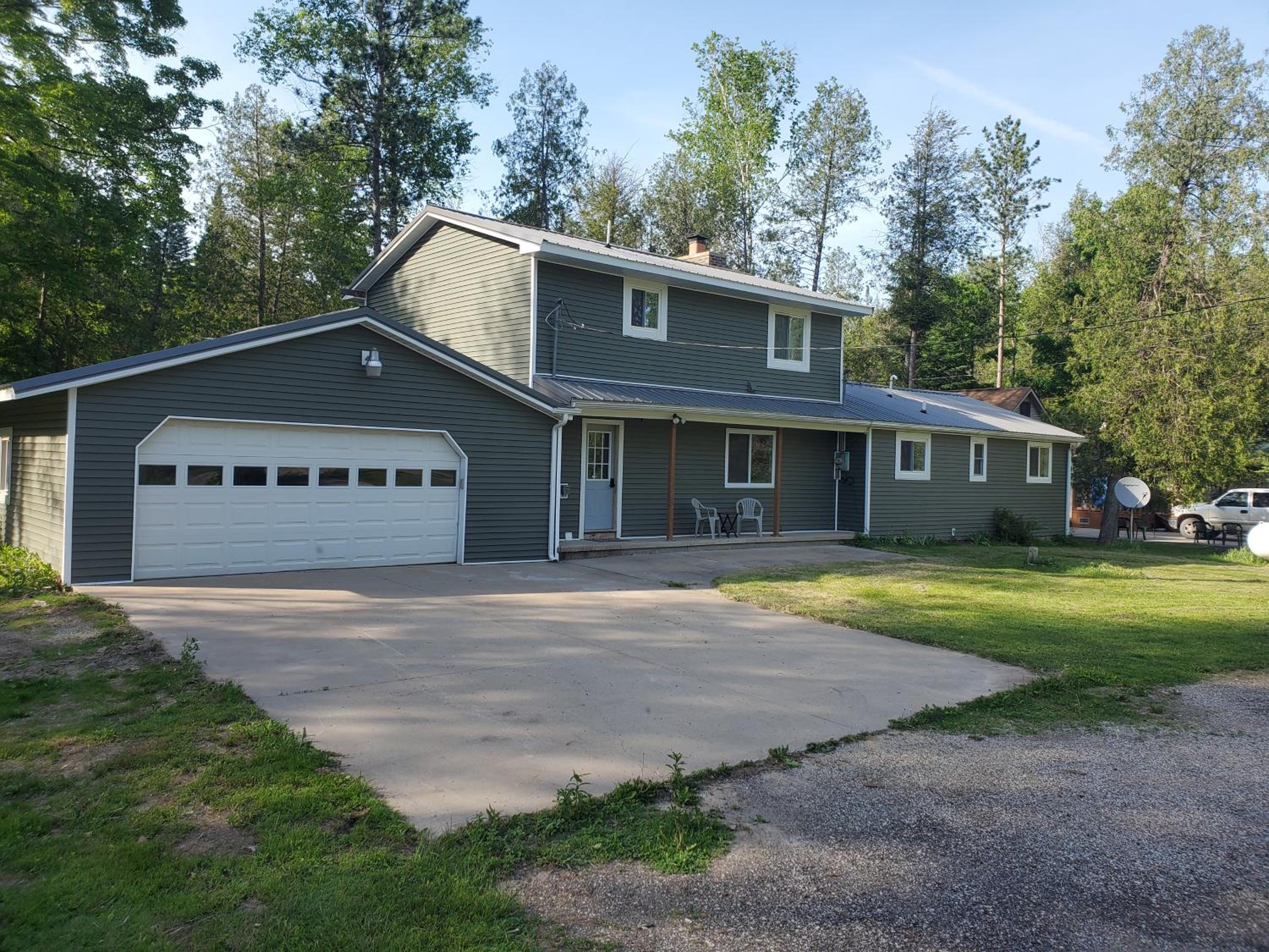 Five-Bedroom House photo 2