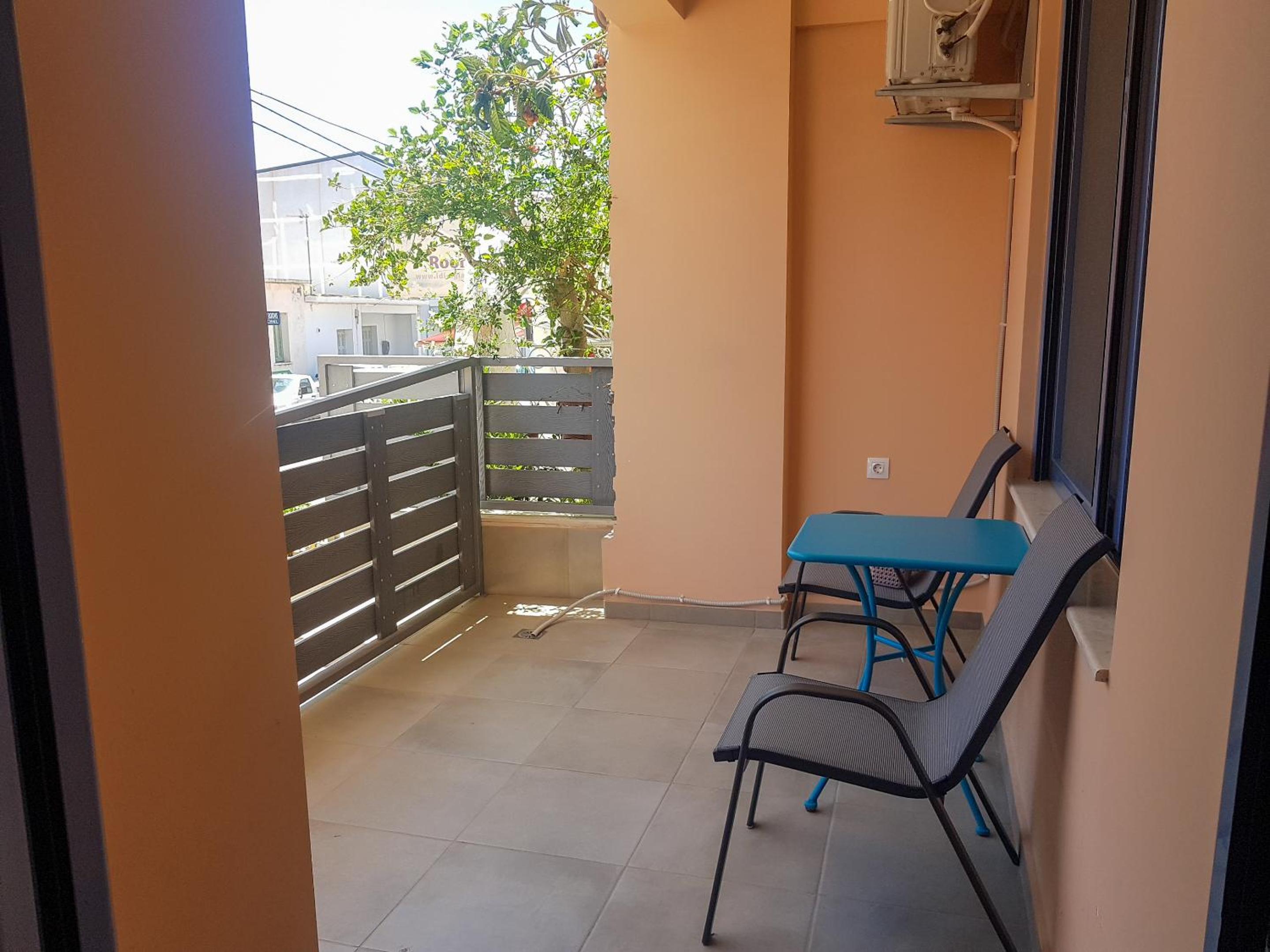 One-Bedroom Apartment - Photo 2