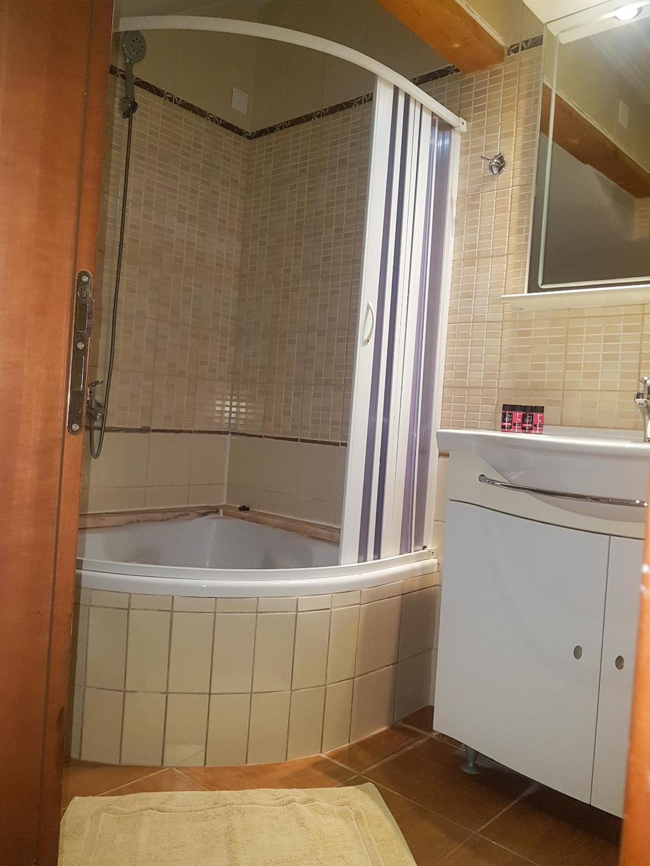 One-Bedroom Apartment - Photo 5