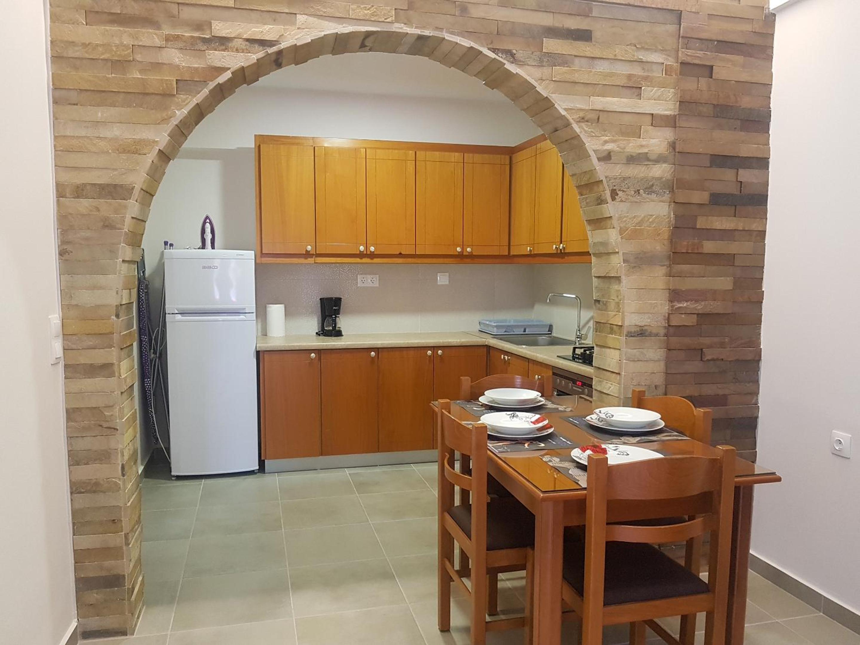 One-Bedroom Apartment - Photo 3
