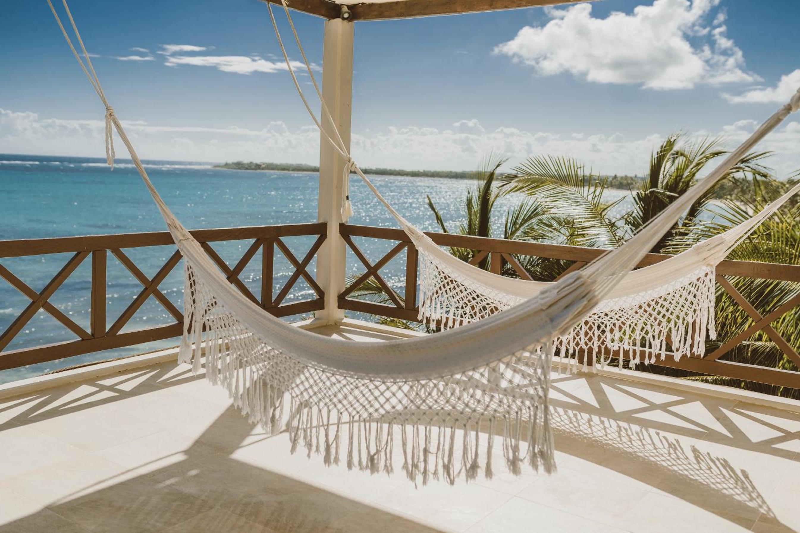 Deluxe Suite with Sea View - Photo 6