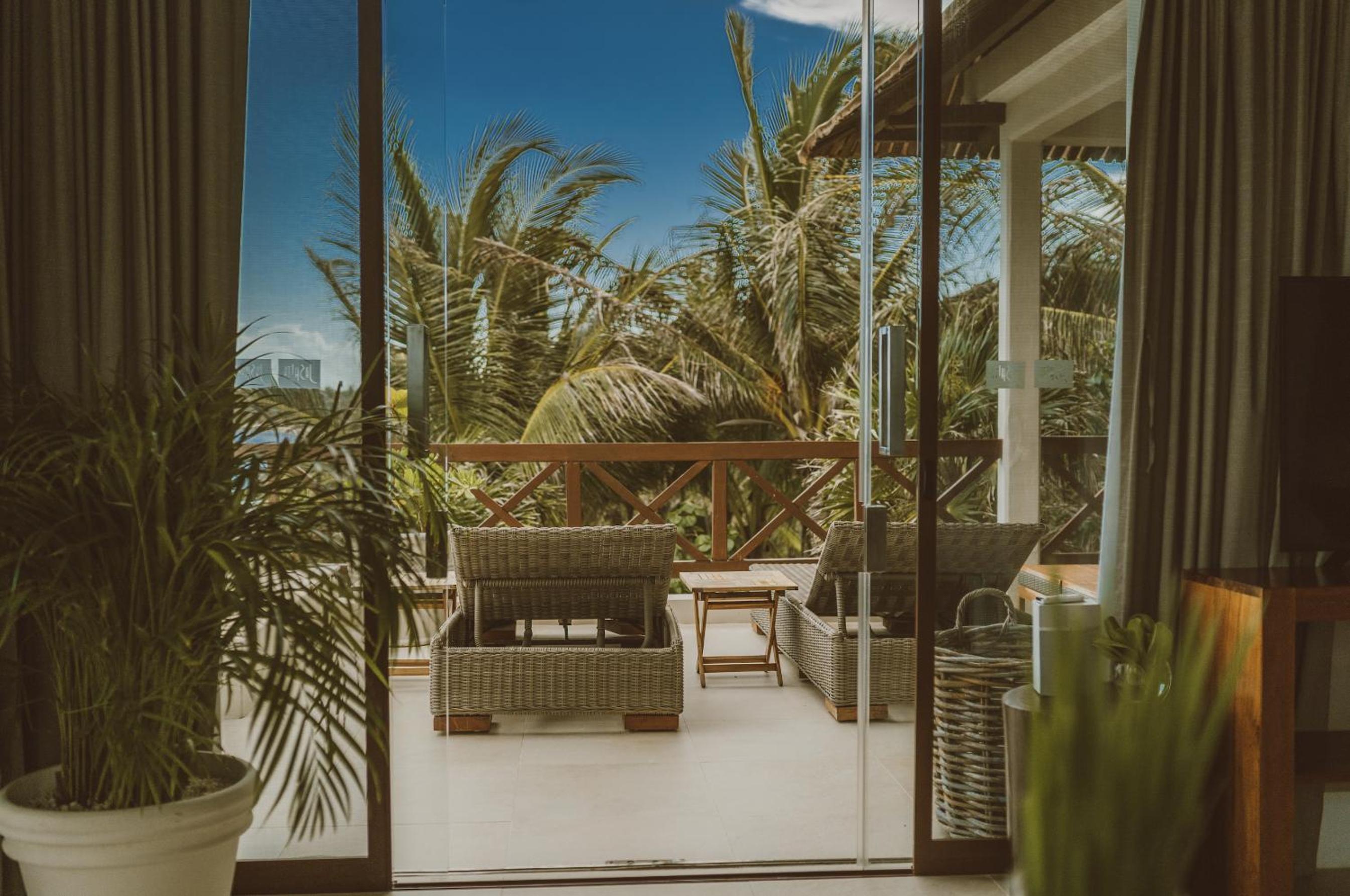 Deluxe Suite with Sea View - Photo 2