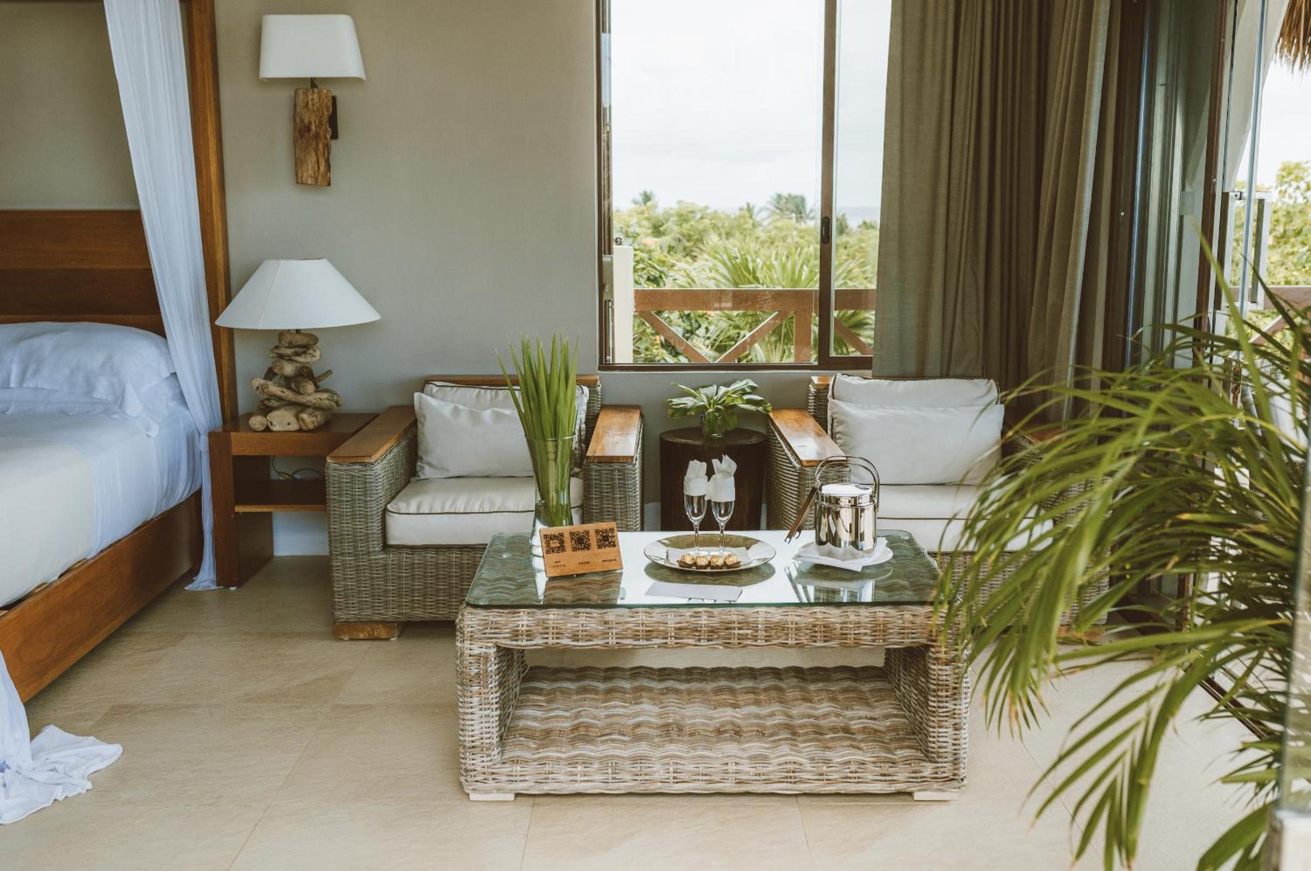 Deluxe Suite with Sea View - Photo 1