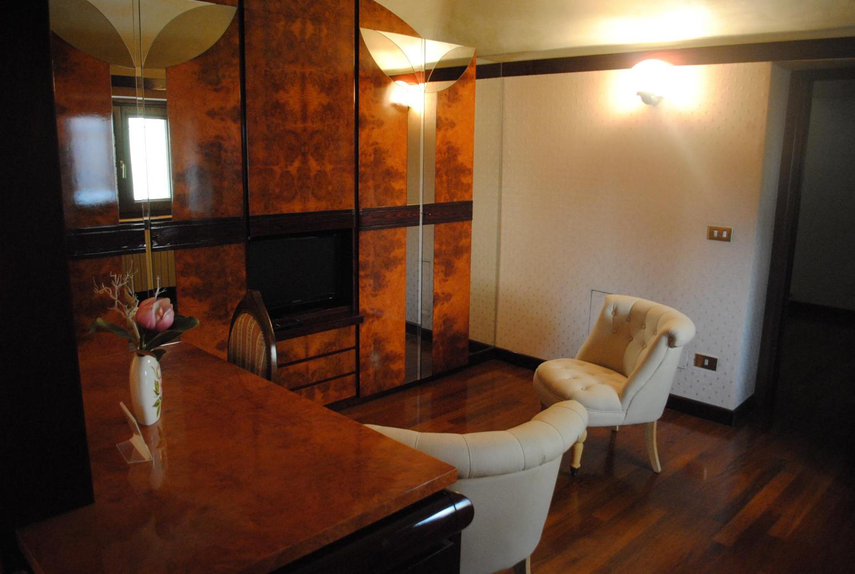 Superior King Room photo 2