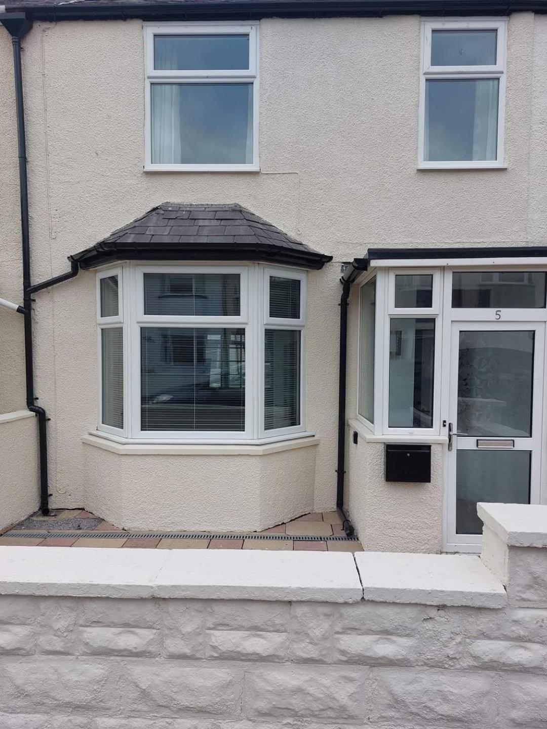 Three-Bedroom House photo 2
