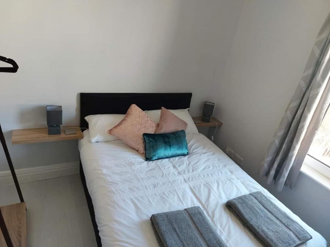Three-Bedroom House photo 3