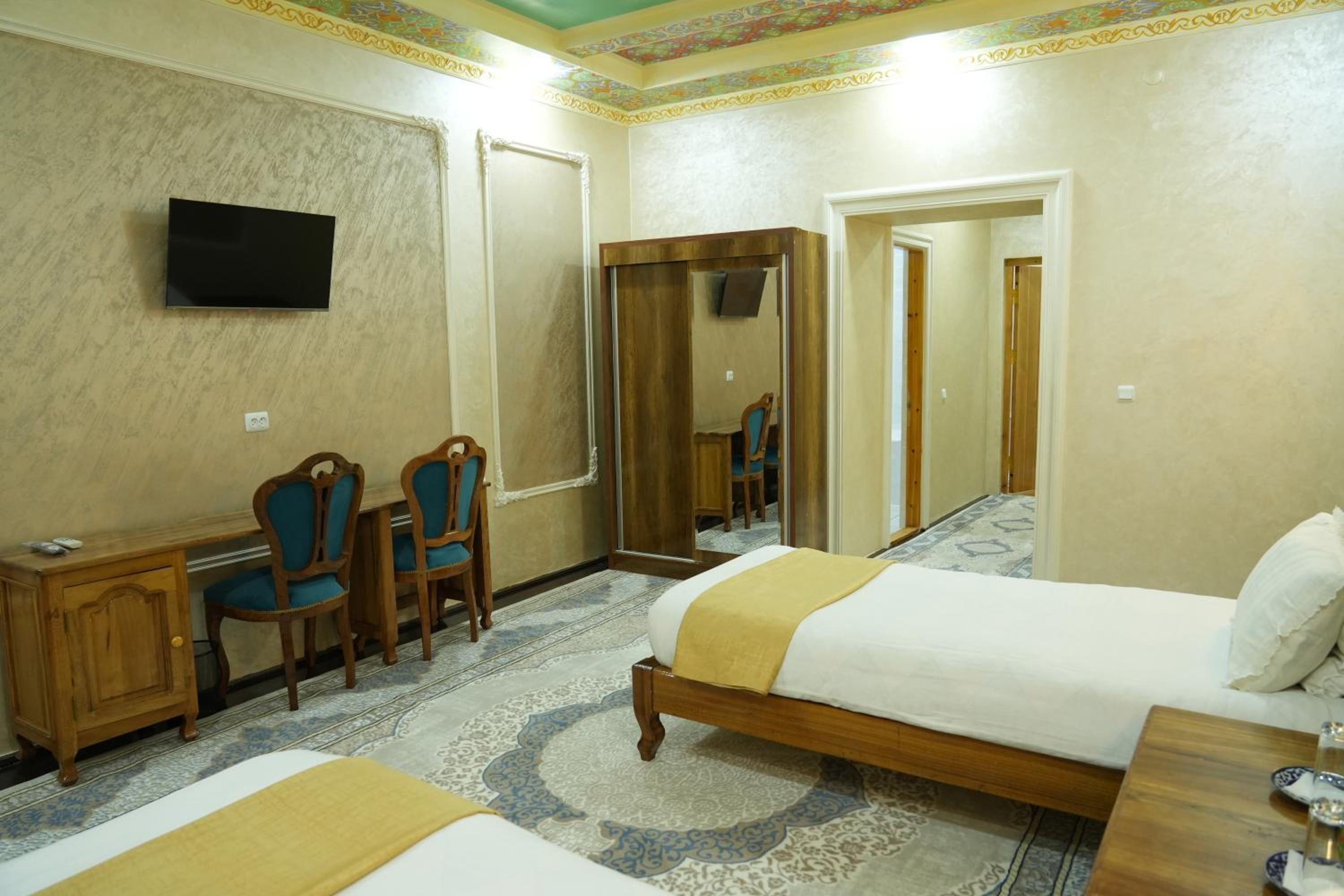 Twin Room with Bath photo 3