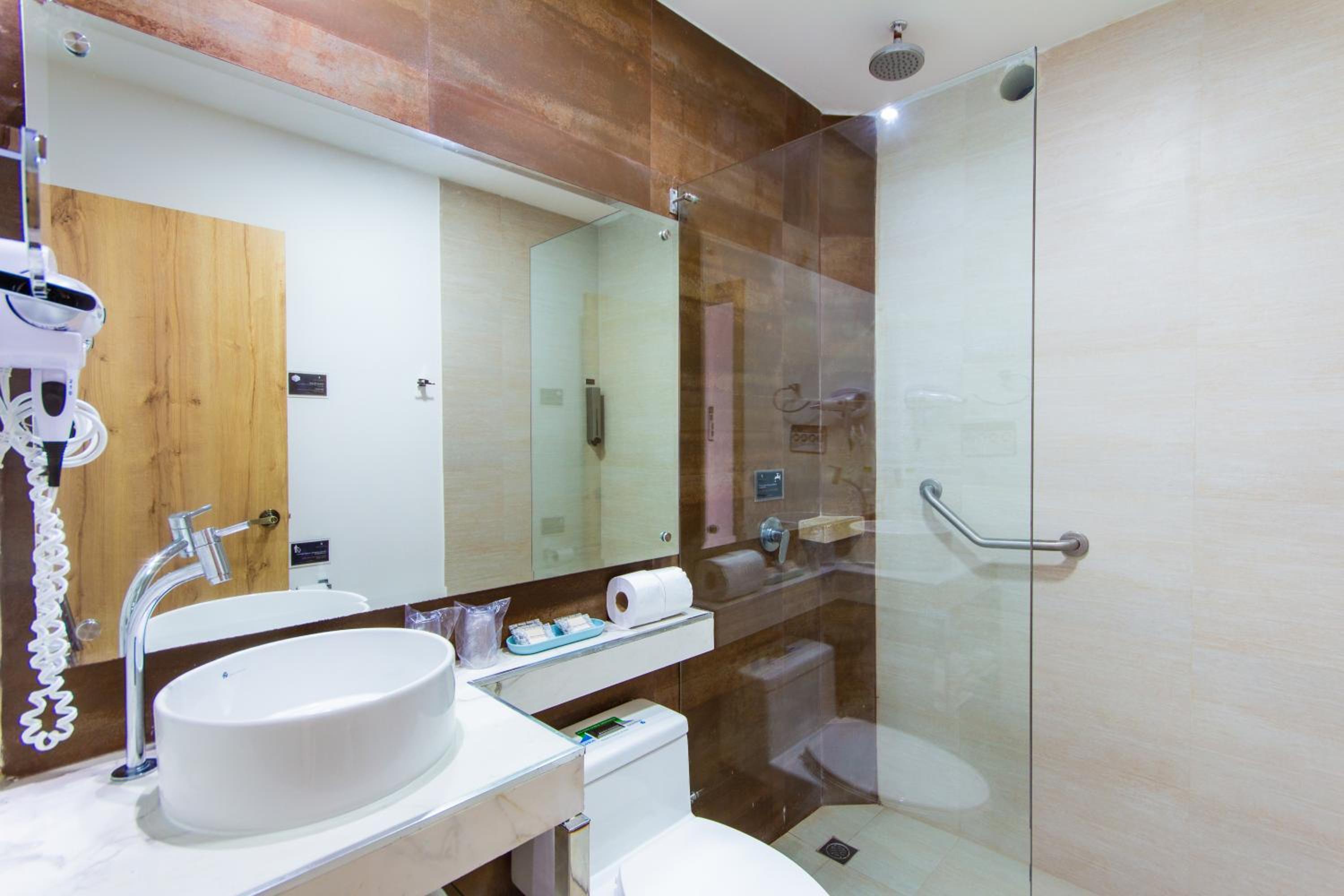 Superior Double Room with Two Double Beds photo 2