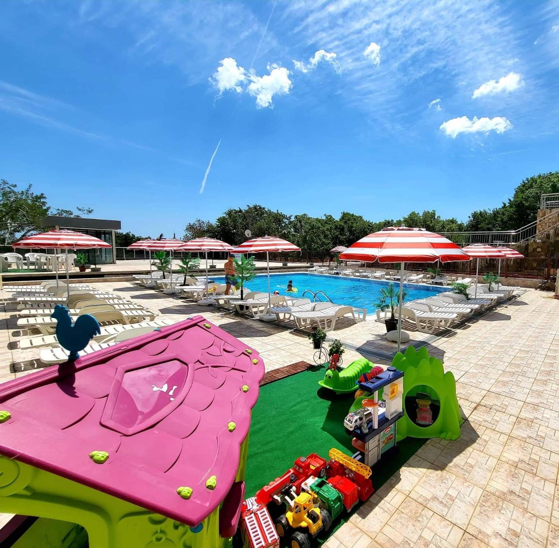 Two-Bedroom Apartment with Frontal Sea View with Free Parking photo 1