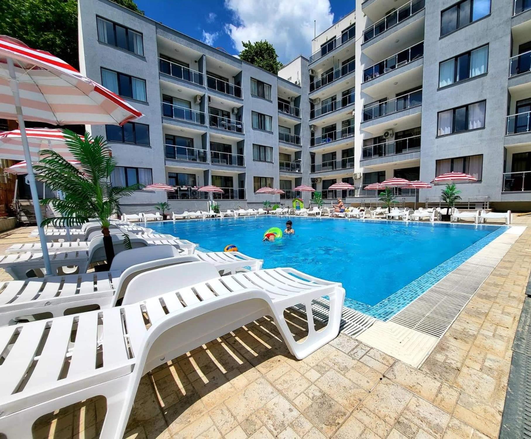 Two-Bedroom Apartment with Frontal Sea View with Free Parking photo 2