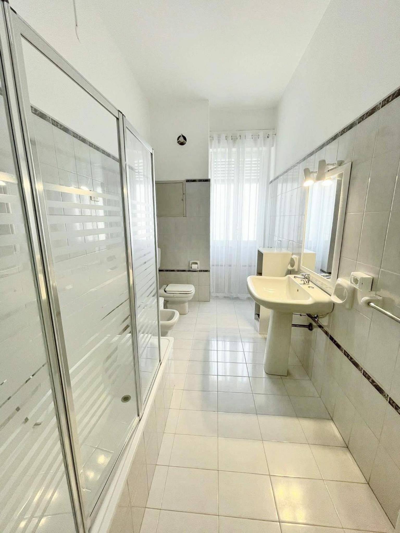 Double Room with Private External Bathroom - Photo 2
