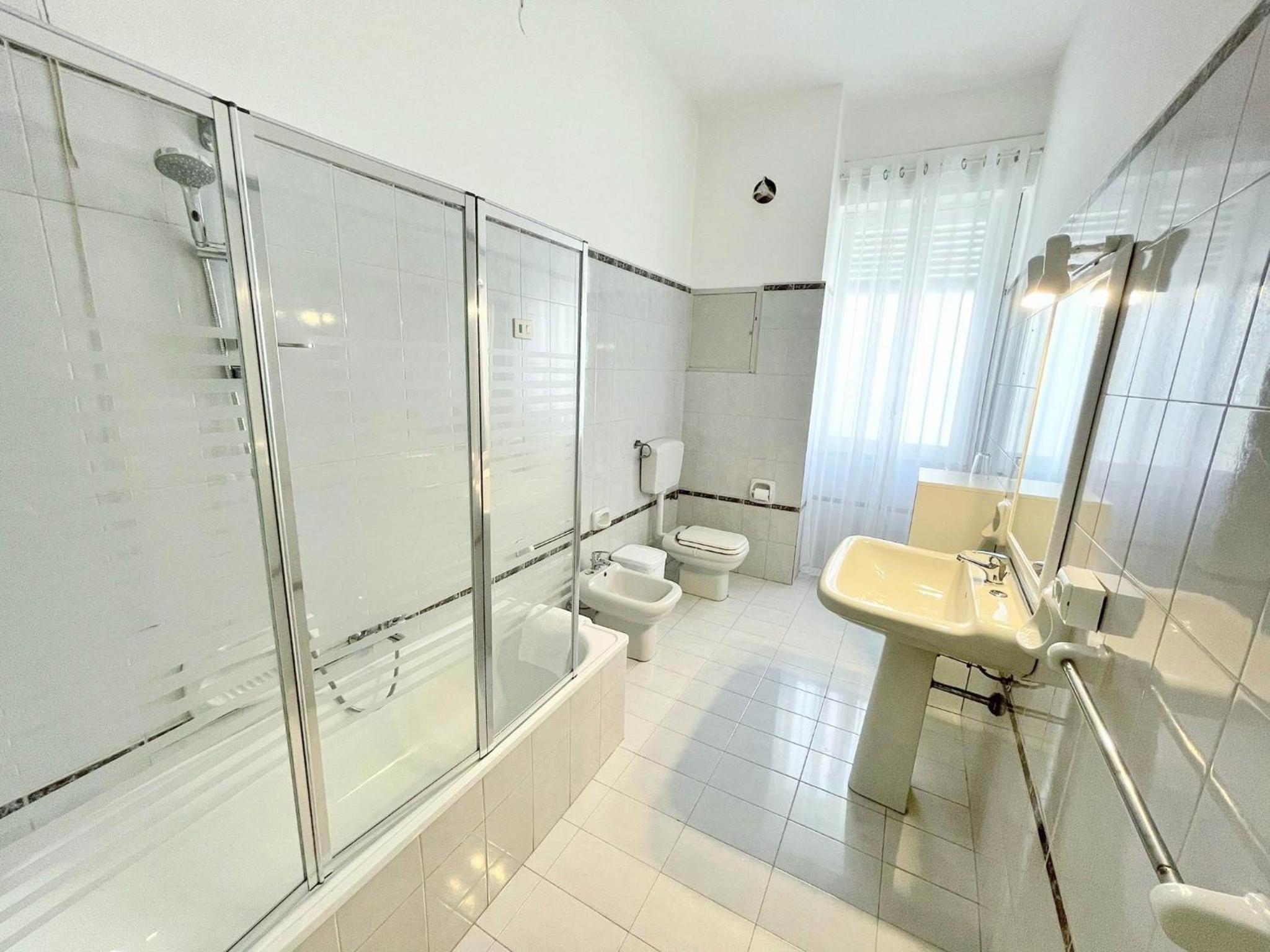 Double Room with Private External Bathroom - Photo 8