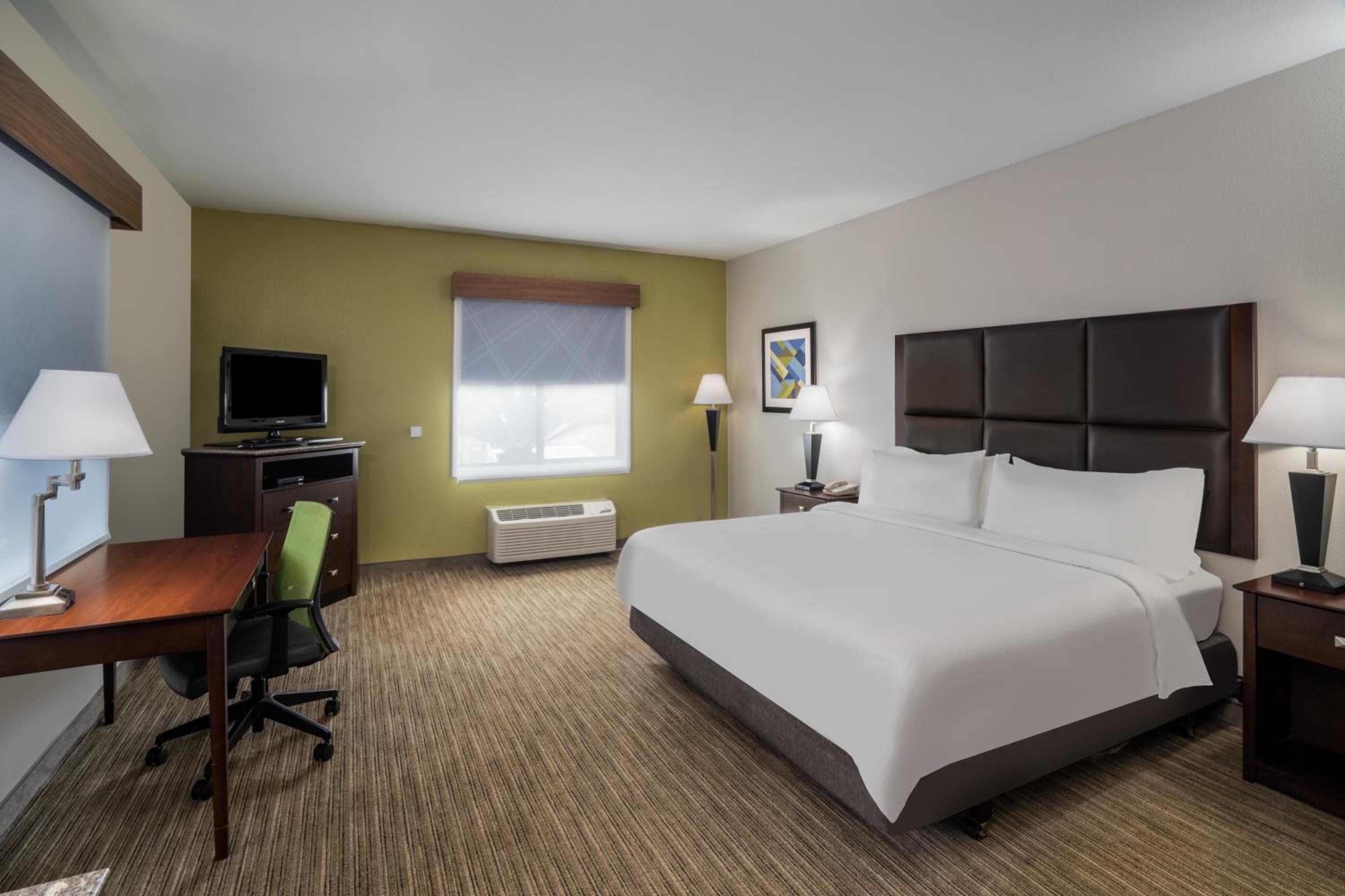 King Room - Mobility Access/Hearing Accessible photo 1