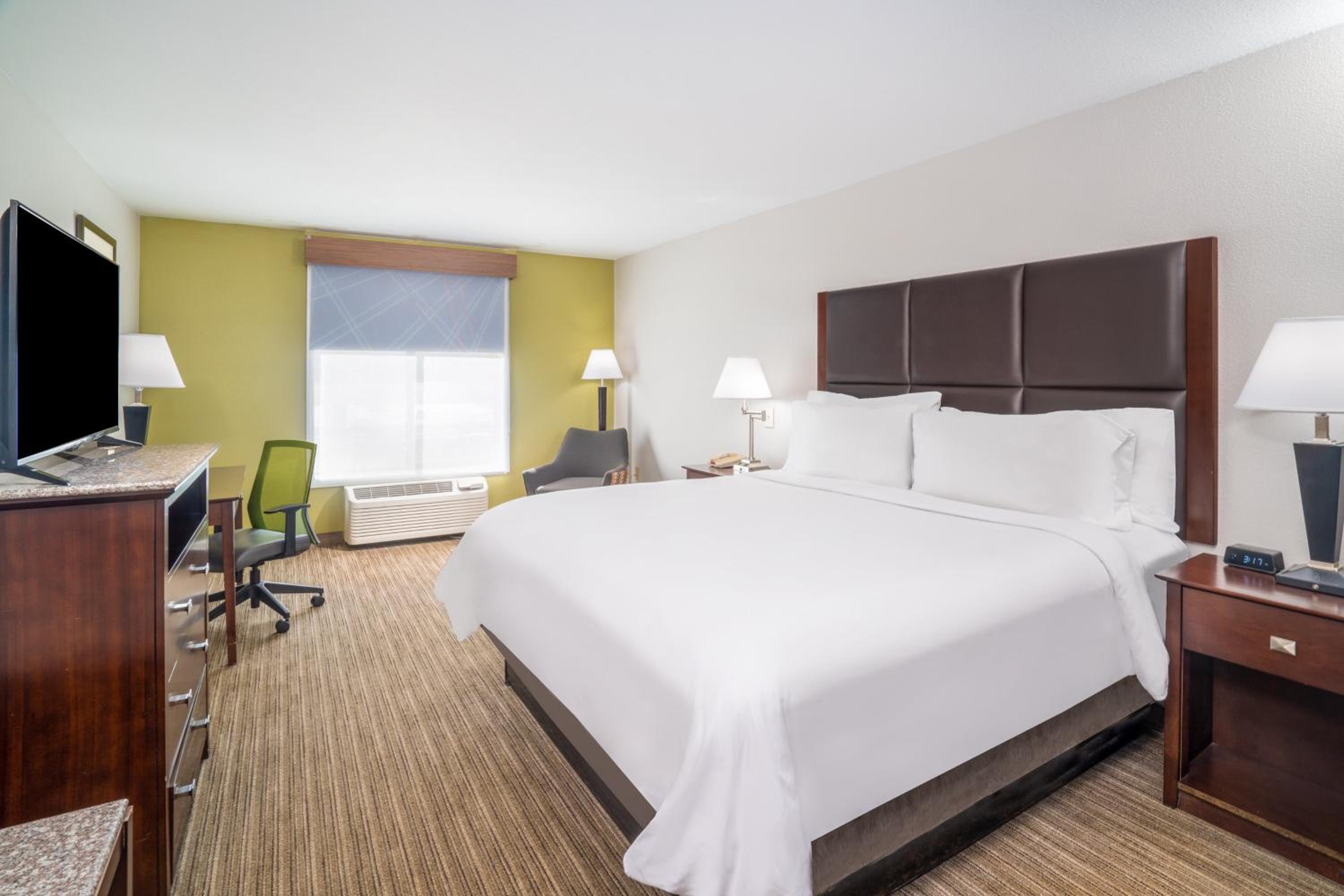 Standard King Room - Photo 1