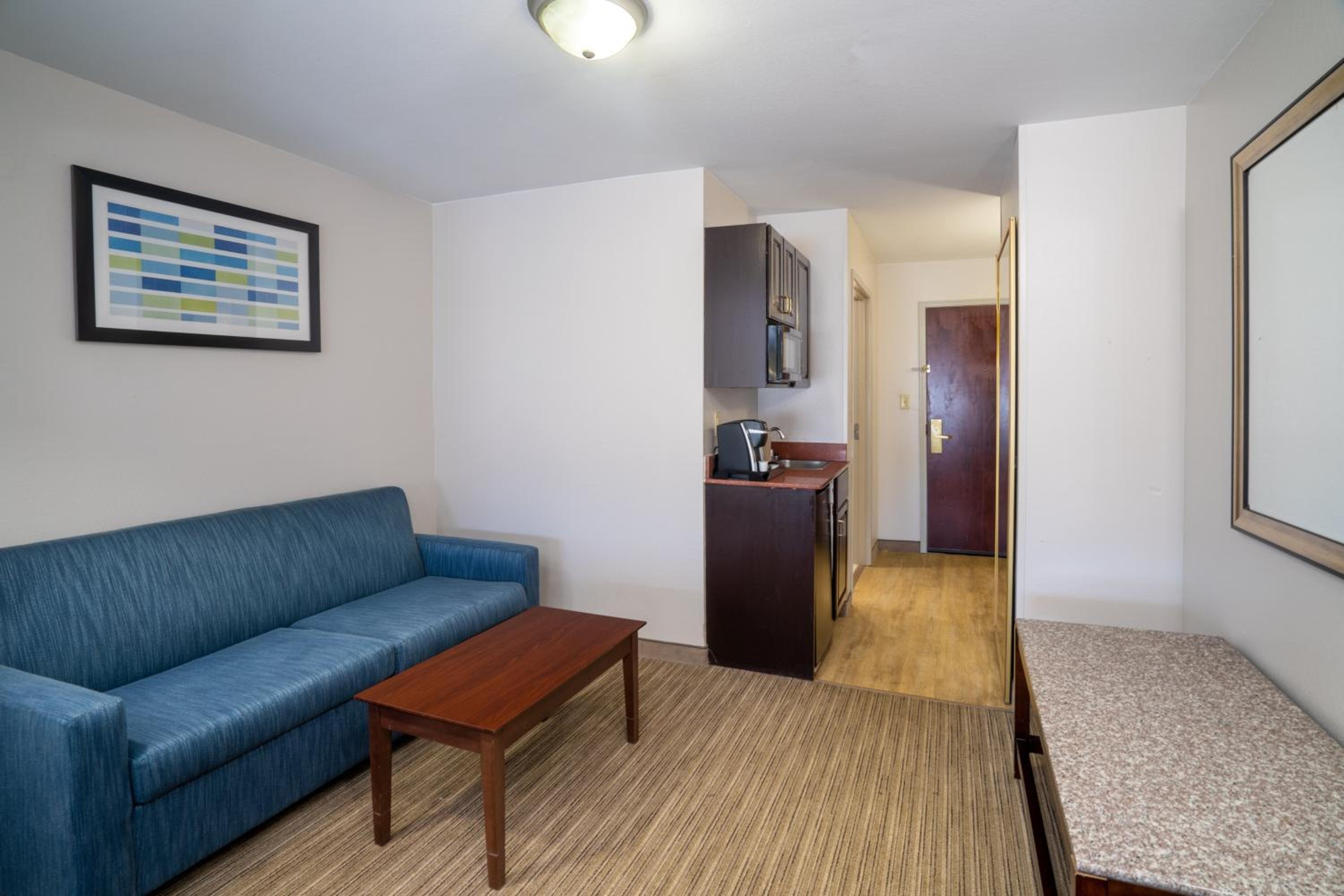 Standard King Room with Extra Floor Space - Photo 12