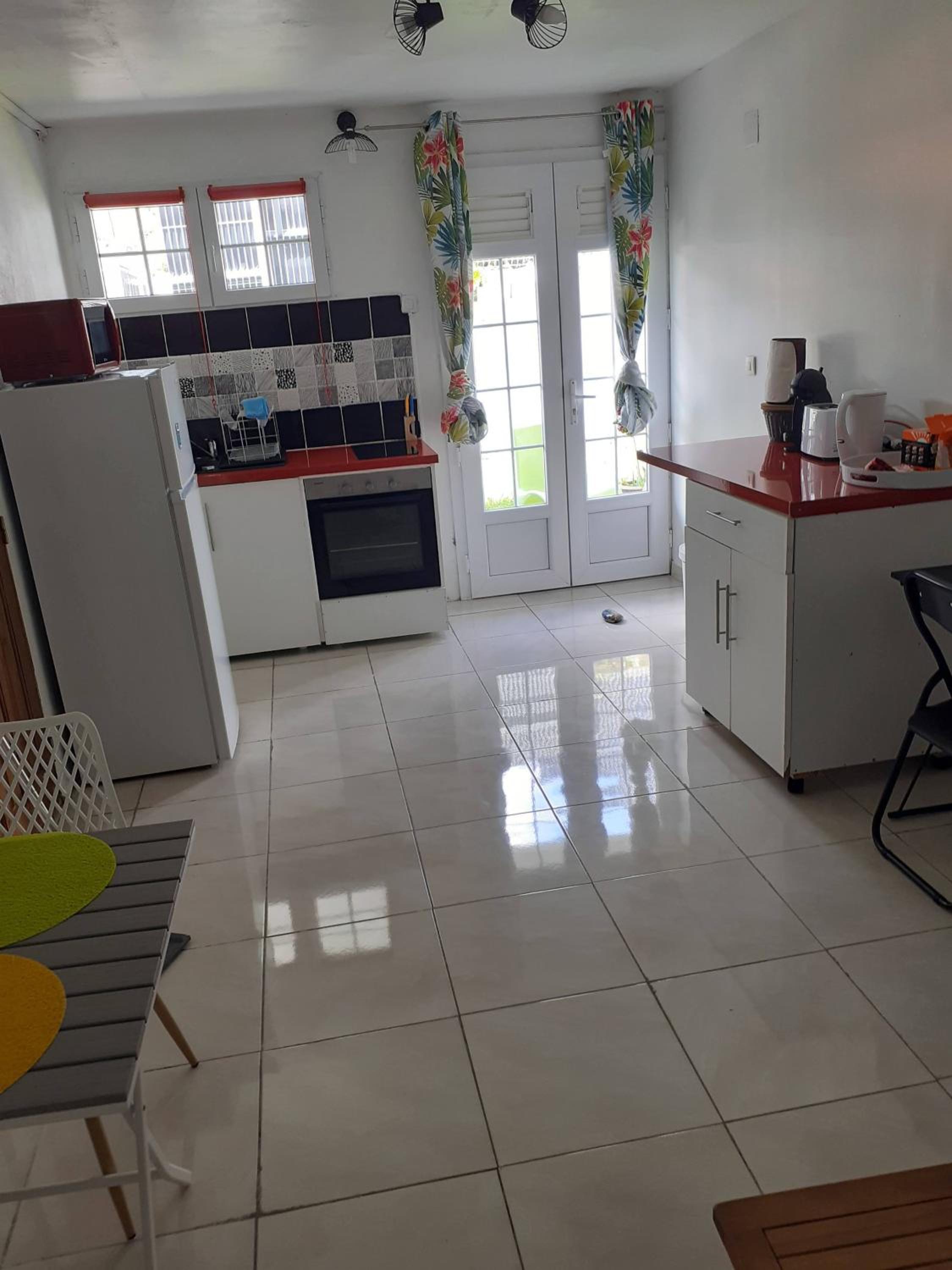 One-Bedroom House - Photo 2