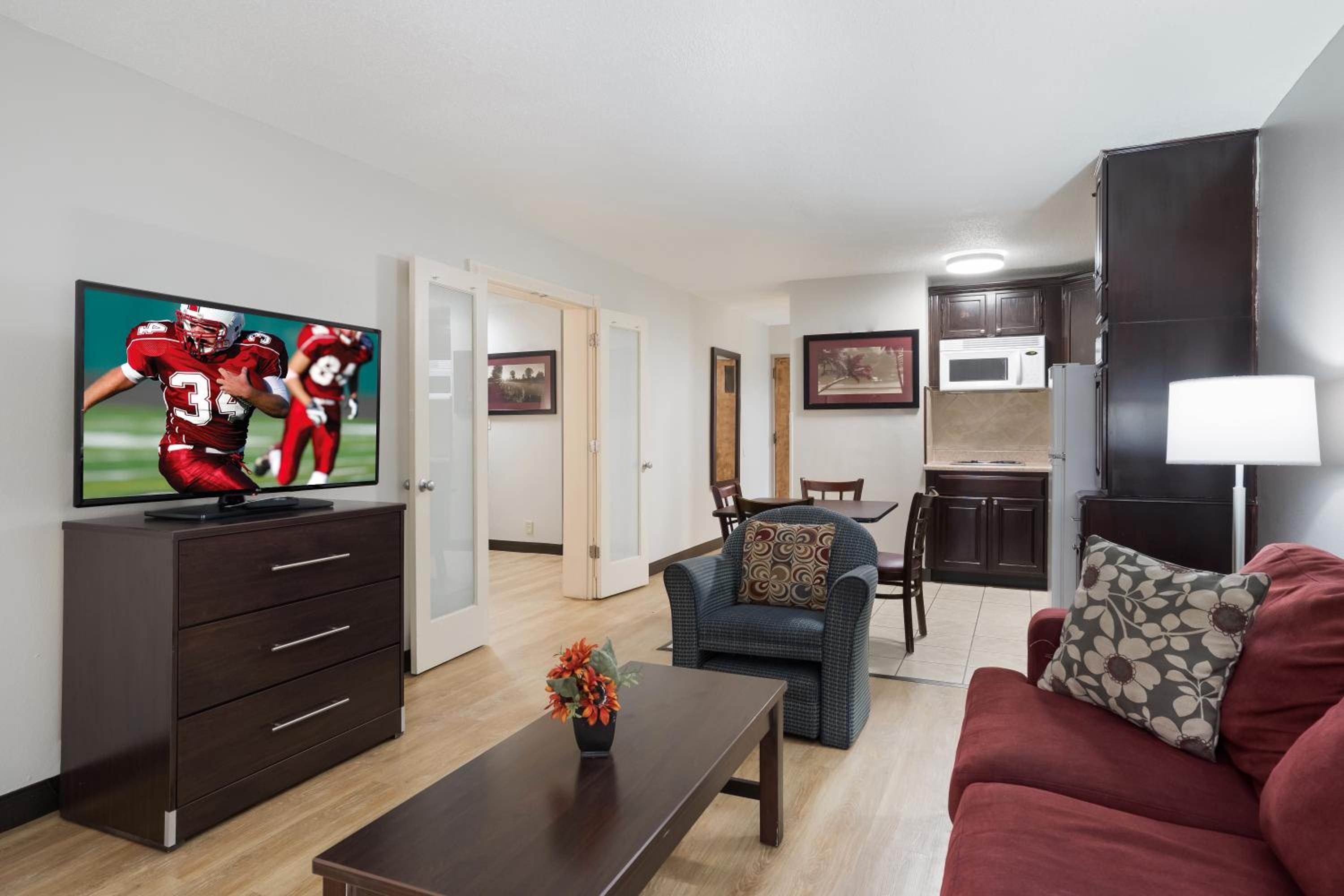 Suite with Two Queen Beds Larger Room with Kitchen Non-Smoking photo 2