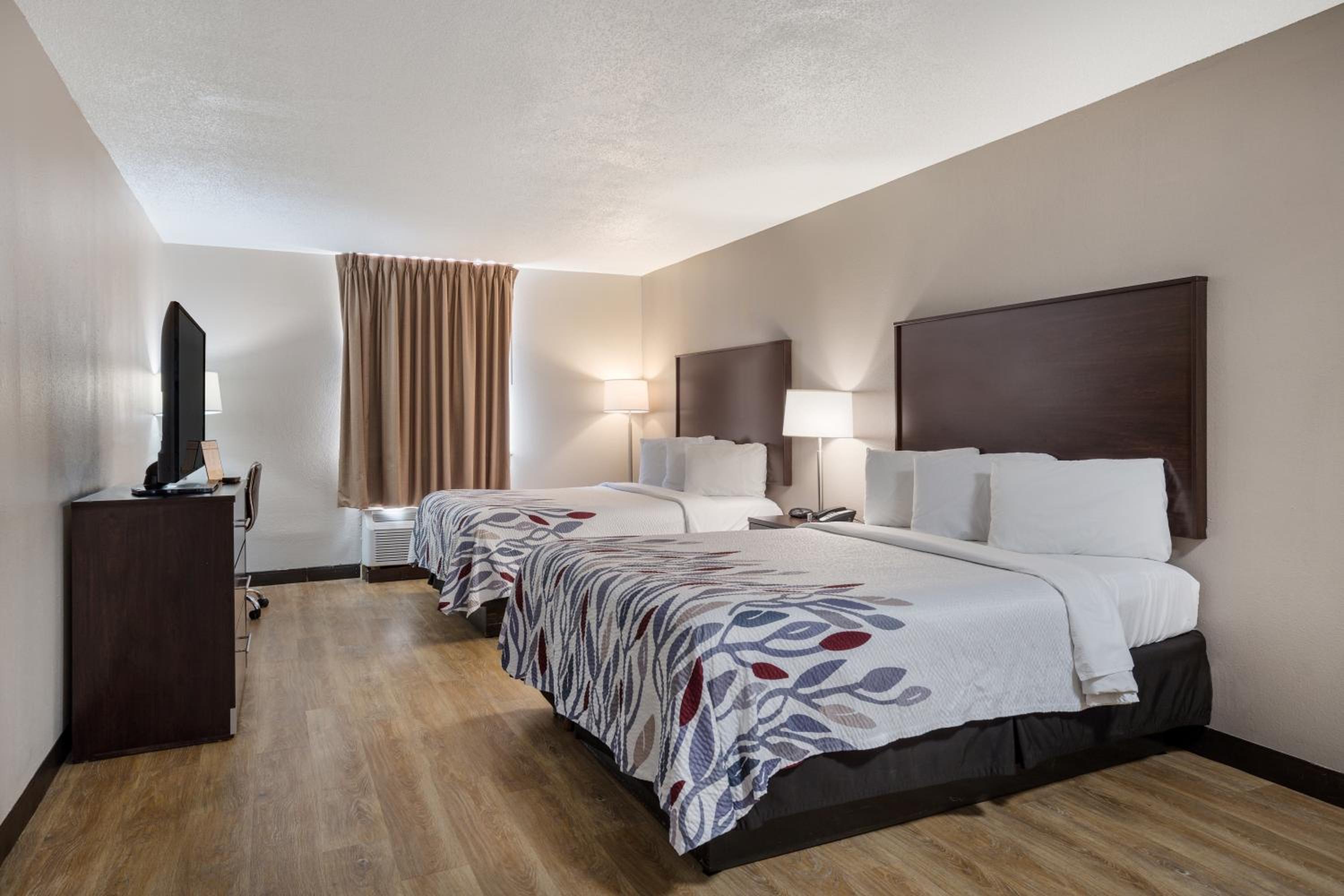 Deluxe Room with 2 Queen Beds Non-Smoking photo 3